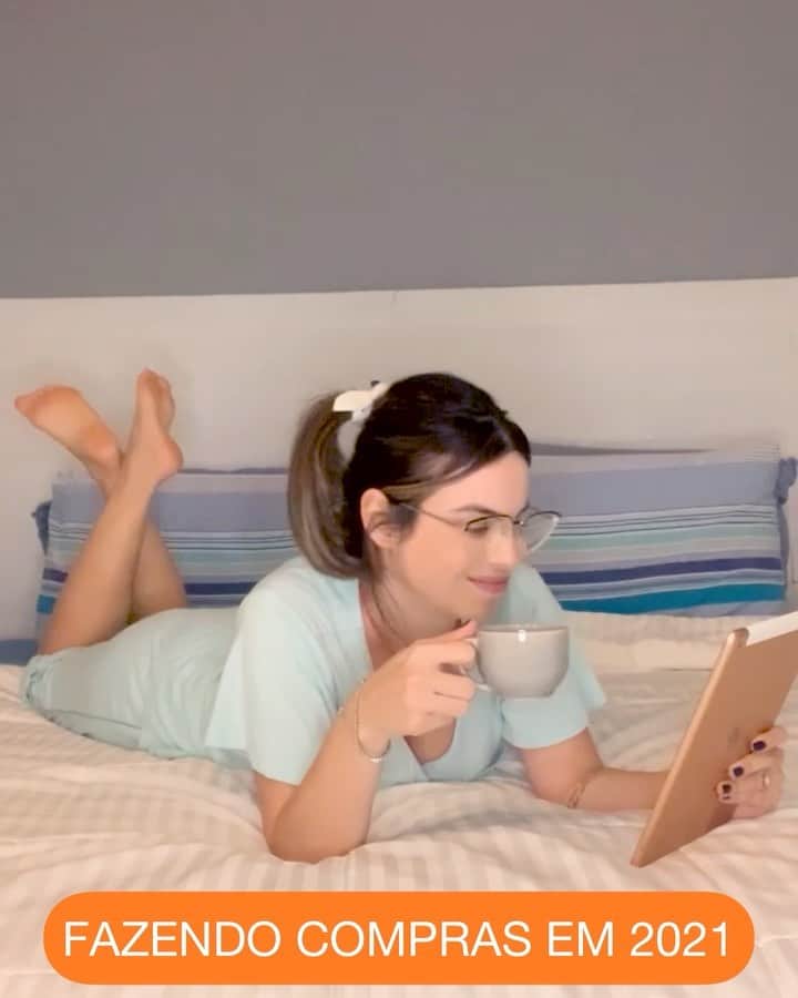 ステファニー・ブリットのインスタグラム：「Seria eu uma cringe? Partindo do princípio da que eu  amo tomar café da manhã, a resposta é sim ou com certeza? 😜 (e ainda uso emoji!) Por isso que eu sempre garanto que tenho tudo que eu quero comer no dia, pedindo no meu mercado favorito no @rappibrasil . Além das compras grandes chegarem de carro em casa, dá para agendar a entrega e ainda pagar o mesmo preço das lojas físicas. E na praticidade de não precisar sair de casa pra fazer mercado, se o Enrico permitir (é claro), ainda dá pra dormir mais um pouquinho… #publi #tudoporvoce」