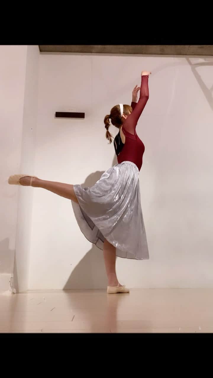 池田愛のインスタグラム：「モダンバレエを小さい頃に習っていたからなんとなく覚えているけど、大人になるとそれが全部意識しなきゃ出来なくなってて。 ずっと密かにクラシックバレエに強い憧れを抱いていたので、習える機会があって本当に嬉しい✨ まだ全然ぎこちないけど、楽しくて幸せな時間です☺️💕 • • • •  #バレエ  #挑戦  #新しい自分  #大人の習い事  #レオタード  #ディズニープリンセス  #ディズニー  #美女と野獣」