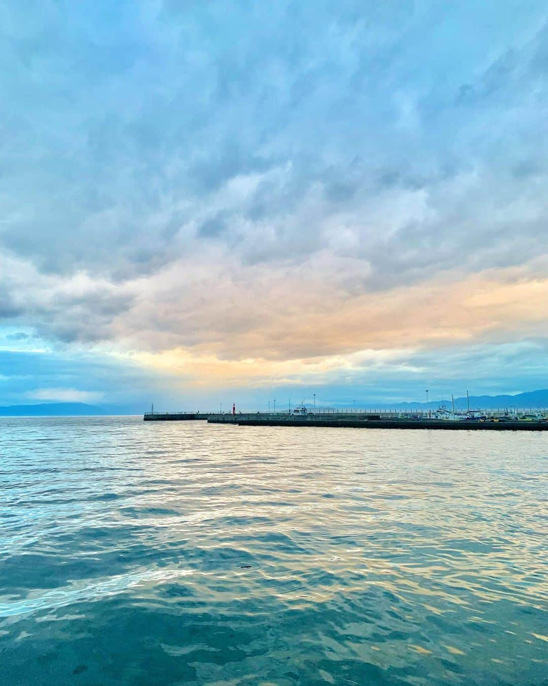 蒼乃茜さんのインスタグラム写真 - (蒼乃茜Instagram)「⛅️🌊  #海 #夏 #summer #sea #instagood #surf #空 #sky #fashion #photo #ootd #江ノ島 #blue #写真 #japan #style #coordinate #outfit #tokyo #instafashion #休日 #holiday #日々 #instadaily #instafollow #follow #photooftheday #夕日 #夕暮れ #チェック柄」7月1日 9時37分 - aono_akane