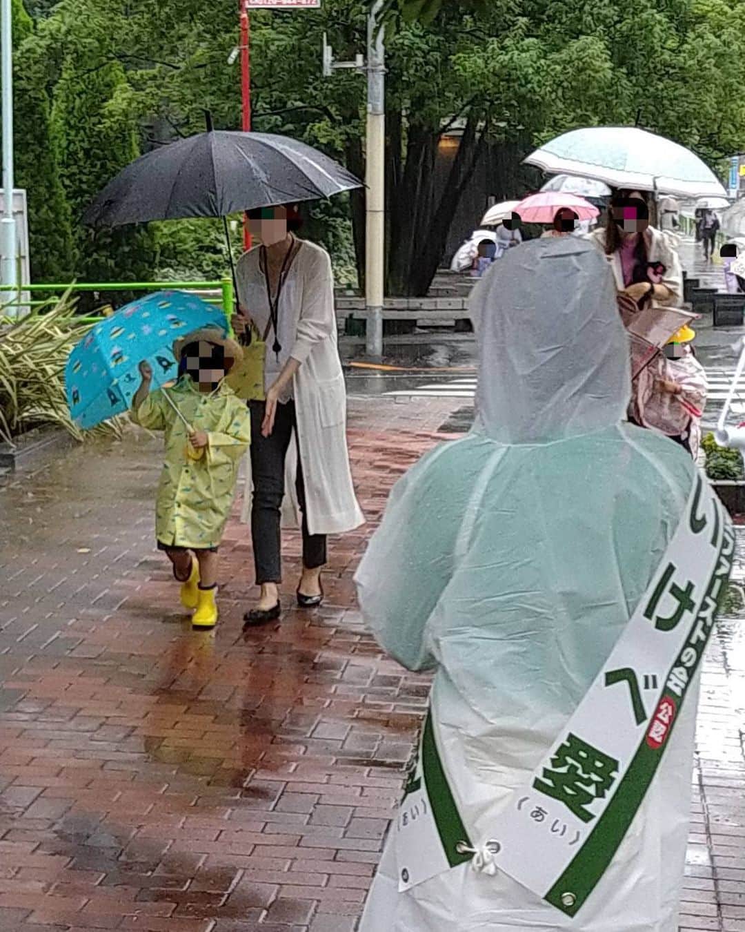 池辺愛さんのインスタグラム写真 - (池辺愛Instagram)「[選挙戦7日目]  東京都議会議員選挙も残すところ、今日を入れてあと3日となりました！ 早すぎる！ もう1週間もやってきたんだ…。 ここまで、一瞬でした！  今朝は土砂降り☔️  雨で皆さんそれぞれ大変なのに、「おはようございます」とか「応援してますよ」とか声をかけて下さった皆様に、心から感謝致します😊😊😊  今日は1日雨の予報。  皆さま、どうぞお気をつけてお過ごし下さい🥰  また、いけべ愛を見かけましたらお声がけ頂ければ嬉しいです❣️  #月島　#佃　#都営大江戸線　#中央区　#都議選2021 #東京都議会議員選挙 #語りあい　#助けあい　#いけべ愛　#池辺愛」7月1日 9時46分 - aiikebe