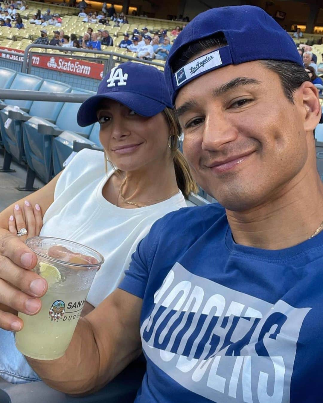 マリオ・ロペスのインスタグラム：「🙌🏼 @mariolopezextra  . . . #mariolopez #mariolopezextra #savedbythebell #sbtb #slater #acslater #lopez #blackmamba #fanbase #fantasyfootball #messi @onwithmariolopez @mariolopez #sbtbmeme #bayside #preppy #onwithmariolopez #sitcom #90ssitcom #zackmorris #fyp #onwithmariolopez #dodgers」