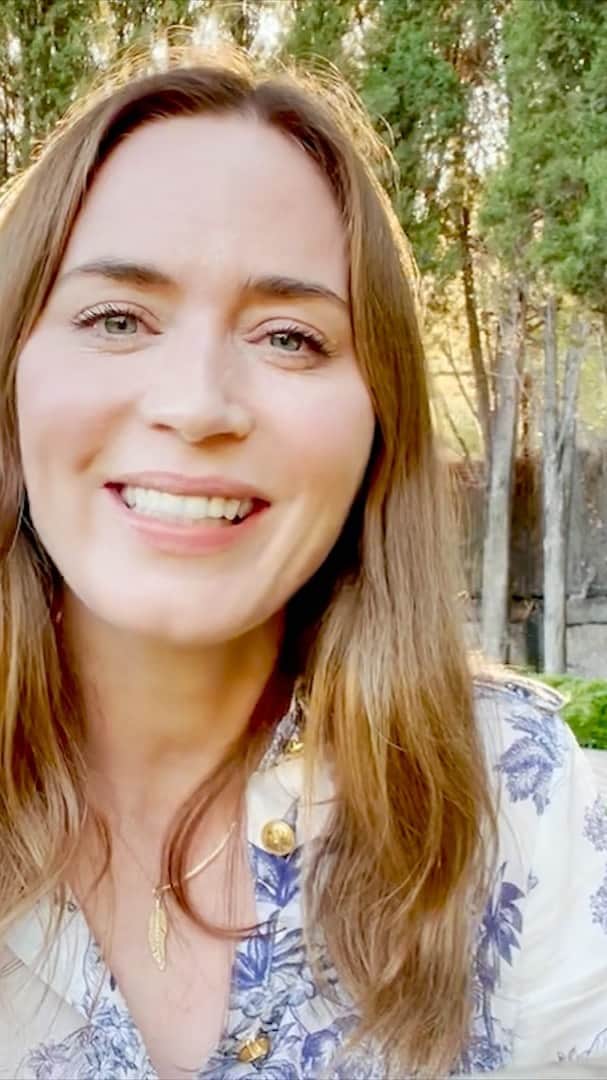 ドウェイン・ジョンソンのインスタグラム：「Heads are gonna roll! I put a lot of time and effort into crafting the PERFECT JUNGLE TRAILER and once again, in a cocaphony of British sophistication and Indian Jones charm - Emily takes the legs out from underneath this tattooed T-Rex with no remorse.   So to all you Disney execs responsible for allowing Blunt to show me up - Dwayne Johnson is a very loving, warm and charming man, but DAVE GOBSON IS ONE MEAN SOB and you’re gonna FEEL HIS WRATH 🤬  #FearDaveGobson 😉 #BluntForTheWIN 💪🏾 #JUNGLECRUISE 🚢 IN THEATERS WORLDWIDE JULY 30th  🌏🔥」
