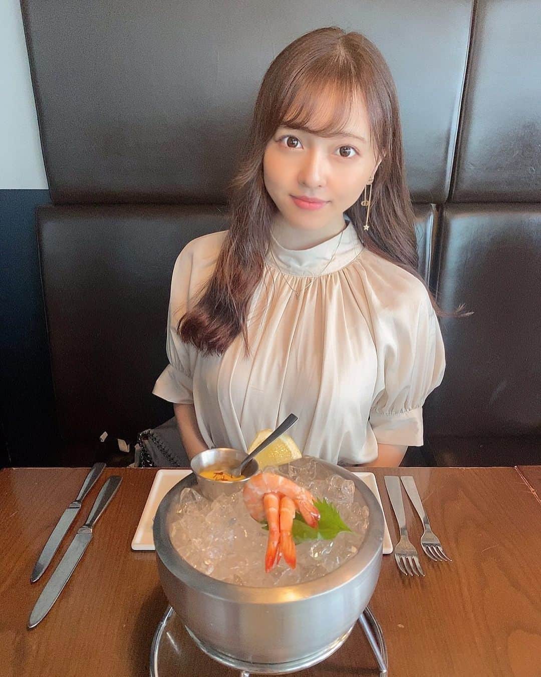 由良朱合さんのインスタグラム写真 - (由良朱合Instagram)「3匹のエビ  #表参道ランチ#表参道カフェ#tworoomsgrillbar #東京カフェ#東京ランチ #instagood #instalike #instagram #japanesegirl #gravure#photography #flowers #fff #셀카#뷰티스타그램#셀카그램#좋아요#팔로우 #粉我 #インスタグラビア#portrait#beauty #日本的#性感内衣#性感#内衣奶#泳衣 #YouTube#チャンネル登録よろしくお願いします」7月1日 19時19分 - yura0312akari