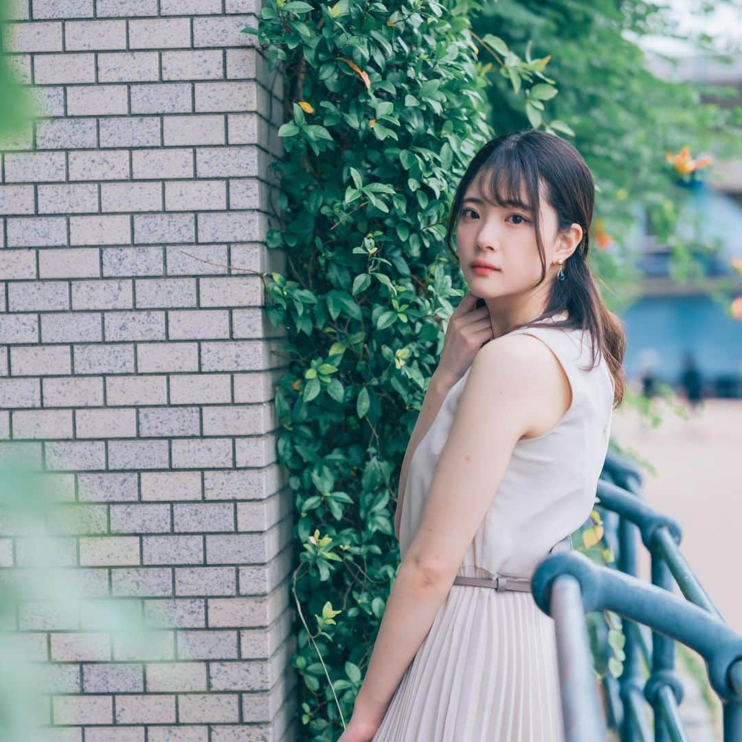 山田杏奈さんのインスタグラム写真 - (山田杏奈Instagram)「⁡  photo by @_akirakira.photo___  ⁡ この写真を見てたくさんの方がフォローしてくださったようでとても嬉しいです…🥰 ありがとうございます！ ⁡ ⁡ この日撮影直前にスマホが故障し、 カメラマンさんとも連絡が取れなくなってしまう事態となり 撮影地近辺を走り回って汗だくになり とてもパニックになってしまっていたのですが ⁡ ミスコン期間中からお世話になっている 山口さんのさすがの技術のおかげで それを感じさせない爽やかな写真になっております☺️笑 ⁡ いつもありがとうございます💐 ⁡ ここからまた数日間この撮影でのデータを載せていくのでお楽しみに〜📸 ⁡     #ポトレ #ポートレート撮影 #ポートレート #ポートレートモデル #ポトレ女子 #ポトレモデル #ポートレートモデル撮影 #撮影 #撮影モデル #サロンモデル #サロンモデル希望 #サロモ募集 #サロモ希望 #サロモ  #東大 #東大生 #ミスコン #透明感 #被写体 #被写体募集 #被写体モデル #作品撮り #幸せな瞬間をもっと世界に #何気ない瞬間を残したい #ノスタルジーな瞬間を #curbon写真部」7月1日 18時49分 - anna_yamada05