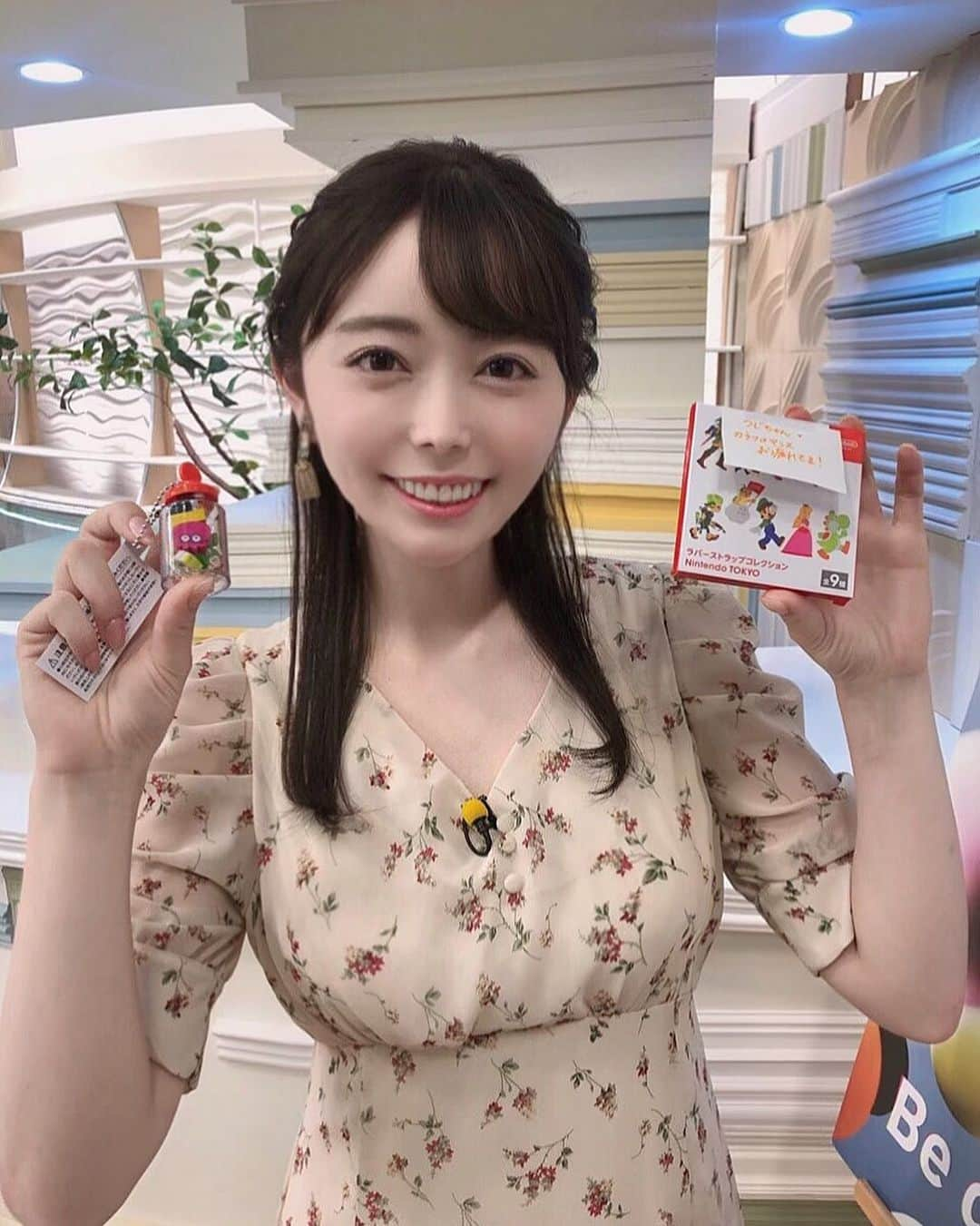 辻満里奈さんのインスタグラム写真 - (辻満里奈Instagram)「昨日のタダイマ！✨ 皆さんのおかげで、６月のカラフルマンス、無事に終了しました🧚‍♀️🌈  田畑さんが、番組のラストでカラフルマンスについて話す時間を取ってくれたり、任天堂のポップアップストアから中継した船越Dと伊央さんが、カラフルマンスお疲れさまっというメッセージ付きのお土産をくれたり、大変な一ヶ月だったけど、改めてすごく幸せな環境でお仕事させていただいているなぁというのを感じました😭❤️  あと！カラフルデーに放送した「今夜は、おしものハナシさせてください」について、放送作家のたむらようこさんが新聞のコラムで取り上げてくださったんです！とっても嬉しいし、ありがたい！！😭✨第二弾もやりたいなぁ💭  カラフルマンスは昨日で終了しましたが、7月からも一緒にカラフル毎日していきましょう〜🧚‍♀️🌈  #福岡 #rkb毎日放送 #タダイマ！ #６月 #カラフルマンス #キャンペーン大使 #becolorful #今夜はおしものハナシさせてください #nintendo #任天堂 #アナウンサー #辻満里奈」7月1日 12時00分 - marina__tsuji