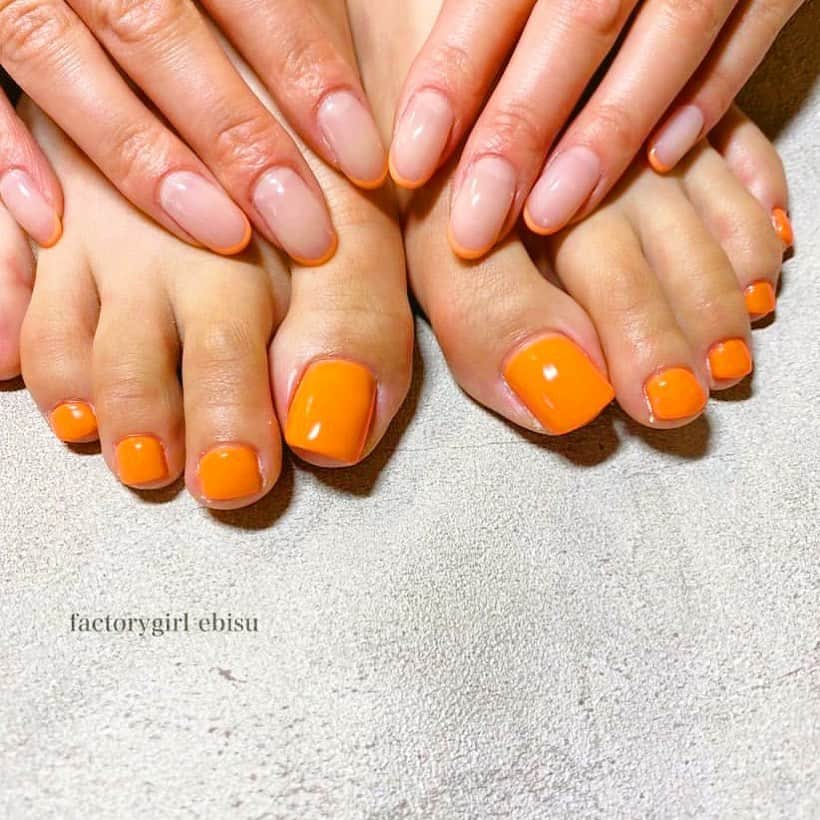 のインスタグラム：「. 最近はこの色違いのローテンション🍊✨ シンプルが落ち着くw #orangenail#frenchnails#love#happy#instagood#nailart#naildesign#フレンチネイル#ネイル#ラブ#ネイルデザイン」