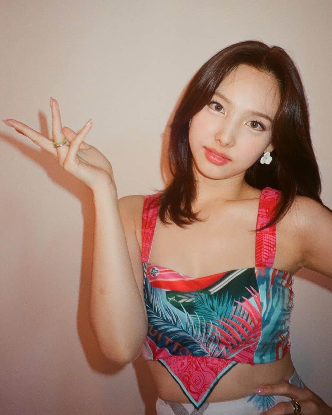 ナヨンのインスタグラム：「drunk in you 🥴」