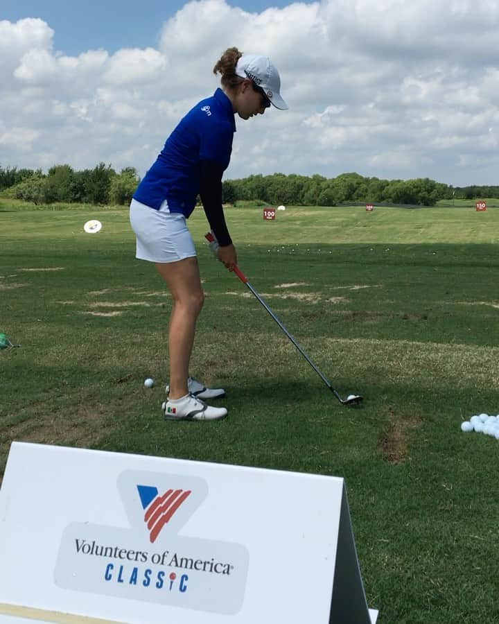 アレハンドラ・ジャネサのインスタグラム：「Excited to play in the @voaclassic @lpga_tour this week!! 😃🙌 #vamos 💪🇲🇽 @golfclubsatthetribute @thecolonytexas @volunteers_of_america @igpmgolf 📸: @jeffmarshall33」