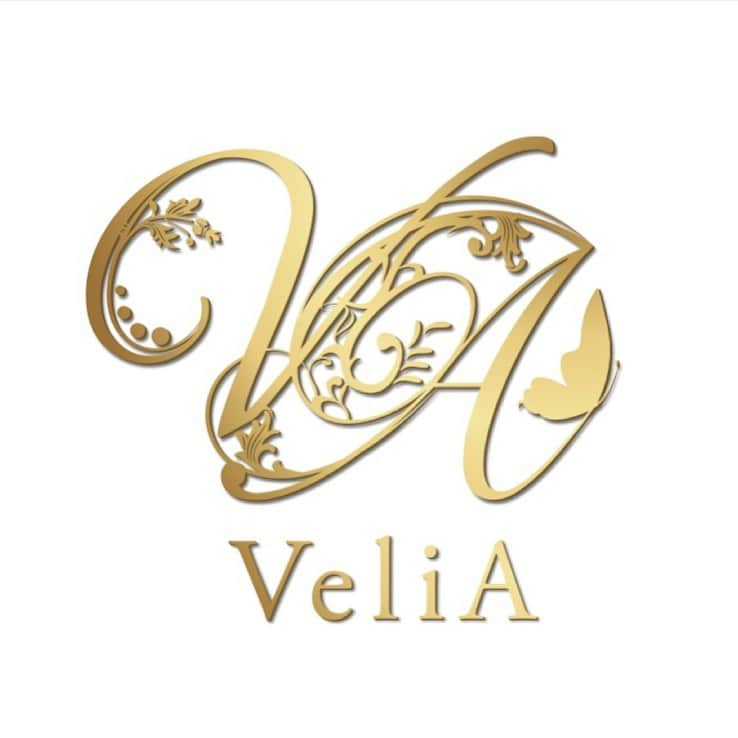 瀧谷まゆのインスタグラム：「ご報告  この度バルセロナグループから独立して ニュークラブ「VeliA 」を オープンする事になりましたので 私と一緒に働いてくれるキャストさんを募集します。 大事なことなので2回言います。 めちゃくちゃ募集してます← 未経験の方でも 入店希望、話だけでも聞きたいという方 DM送っていただけると嬉しいです🥰  経営者としては0からのスタートなので 至らない部分は沢山あると思いますが お客様が楽しめる場所である事は大前提として これまで10年キャストとして働いてきたので キャスト目線の視点も持ち合わせながら 女の子が働きやすい環境を作れるよう 寄り添っていけたらなと思ってます。  これから詳細はインスタグラムに 随時載せていきますので 皆さまお楽しみに♥️  瀧谷まゆ」