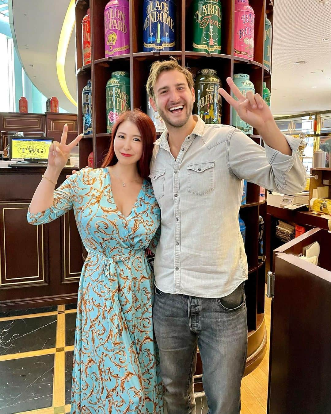 ayuさんのインスタグラム写真 - (ayuInstagram)「Just had a great meeting with  @jamesasquith at TWG's tea salon👍founded in Singapore🇸🇬☕️ Very excited in the future✈️🌎 @holidayswap  ・ 世界を旅する旅行仲間の1人である ジェームスとドバイのTWGで 内容濃い有意義な時間を過ごしました✨ これから一緒に新しいプロジェクトに取り組むことになり ワクワクが止まらない😆👍 ・ #holidayswap#TWG#dubaimall#teasalon#travel#staycation#travelblogger#twgtea#teatime#dubailife#dubai🇦🇪#uae #紅茶#紅茶専門店#ドバイ#ドバイモール#海外移住#ドバイ観光#ドバイ旅行」7月1日 16時49分 - ayu888ayu