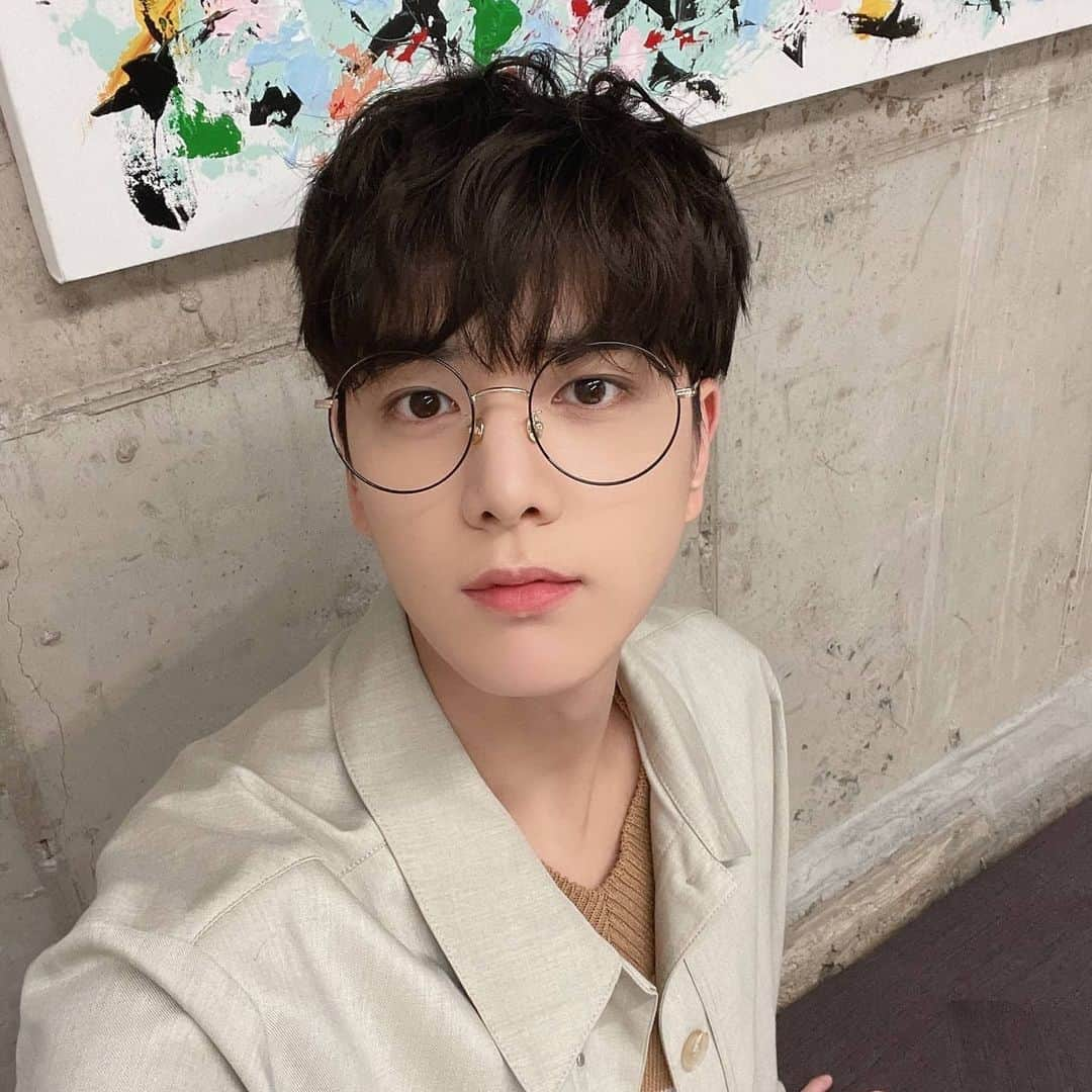 ヨンフンさんのインスタグラム写真 - (ヨンフンInstagram)「(영훈) 꿀잼 🤓 #THEBOYZ #더보이즈 #YOUNGHOON #영훈」7月1日 17時27分 - younghoon.theboyz