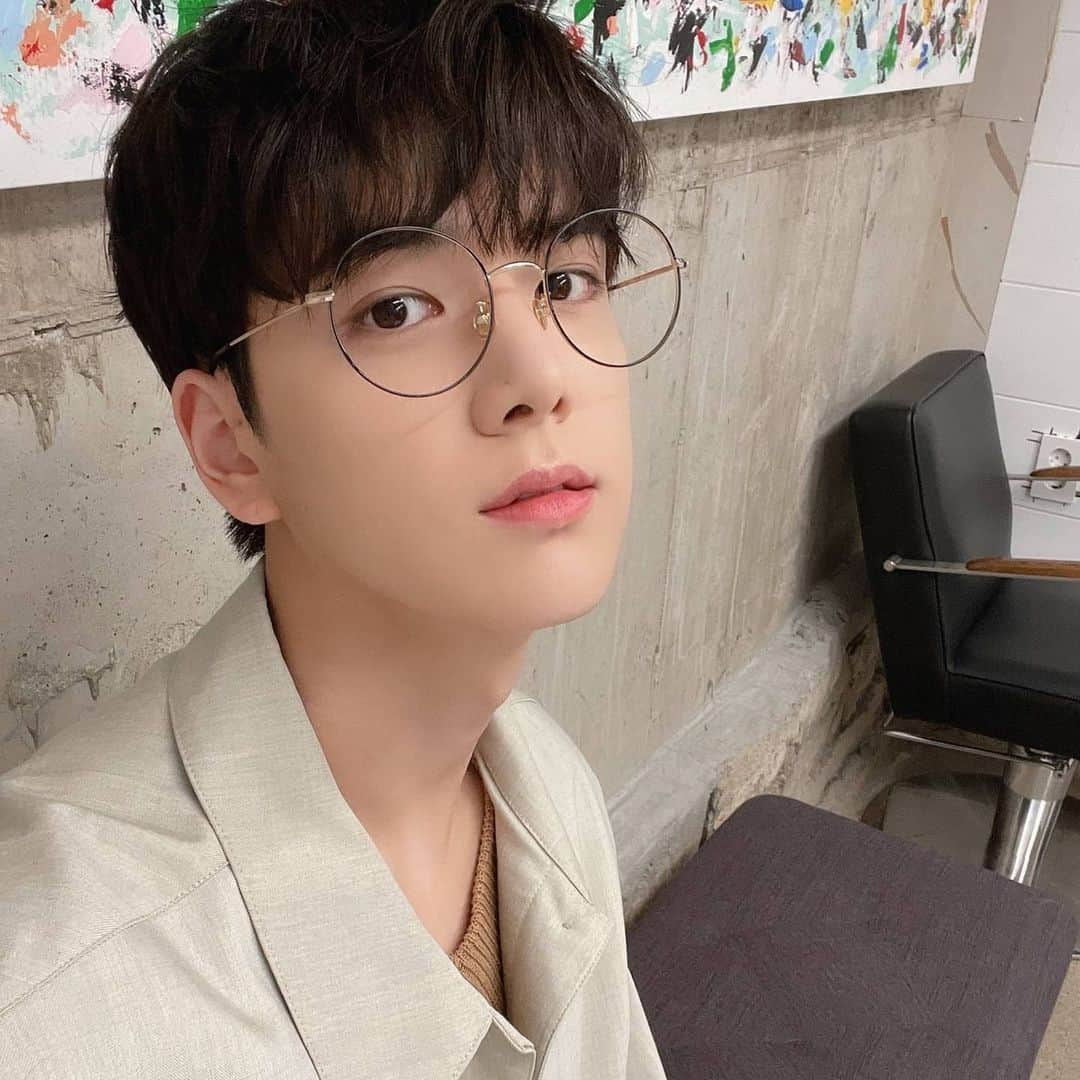 ヨンフンさんのインスタグラム写真 - (ヨンフンInstagram)「(영훈) 꿀잼 🤓 #THEBOYZ #더보이즈 #YOUNGHOON #영훈」7月1日 17時27分 - younghoon.theboyz