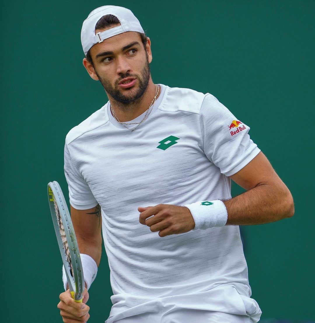 マッテオ・ベレッティーニさんのインスタグラム写真 - (マッテオ・ベレッティーニInstagram)「One step at a time. Loving being back at @wimbledon. Forza 🔨🌱」7月2日 3時37分 - matberrettini