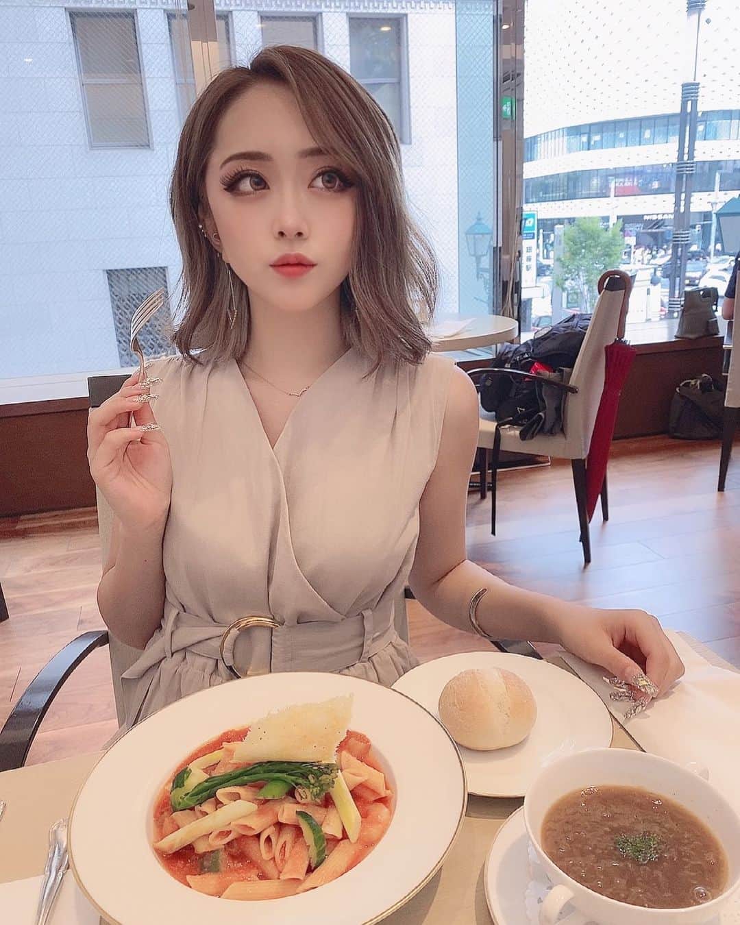 大木美里亜（みりちゃむ）さんのインスタグラム写真 - (大木美里亜（みりちゃむ）Instagram)「結婚式終わりに💒👰💍  みんなでランチ行ったんだ〜  おいちかった💕」7月1日 19時45分 - mirichamu_0710
