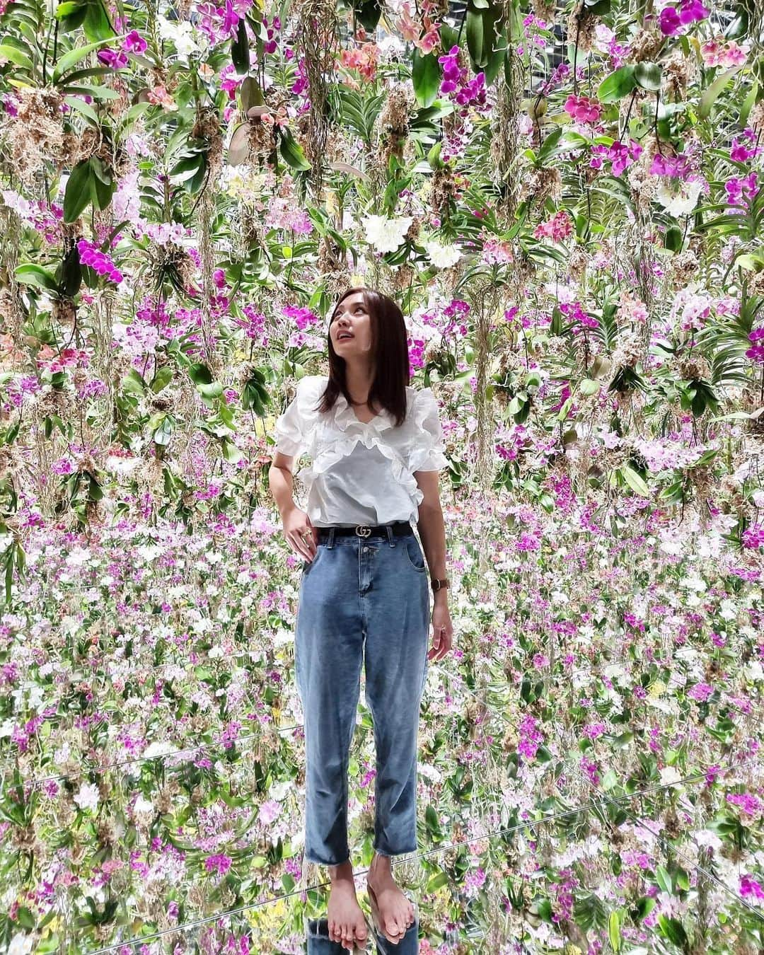 林ゆめさんのインスタグラム写真 - (林ゆめInstagram)「teamLab Planets TOKYO の新しいアート☺️ ⁡ 一面に蘭のお花が広がってて本当に素敵だった💐 もうひとつのアートは触ると色が変わるよ💜 ⁡ 新エリアは明日OPENです！ カップルや友達で行ったら絶対楽しい👫🏻🤍 いつ行っても何回行っても楽しい😌 ⁡ #私は安定にマネージャーと #行ってまいりました #YouTubeも撮ったので #後日upします   #teamlabplanets」7月1日 19時54分 - ___yuume.18