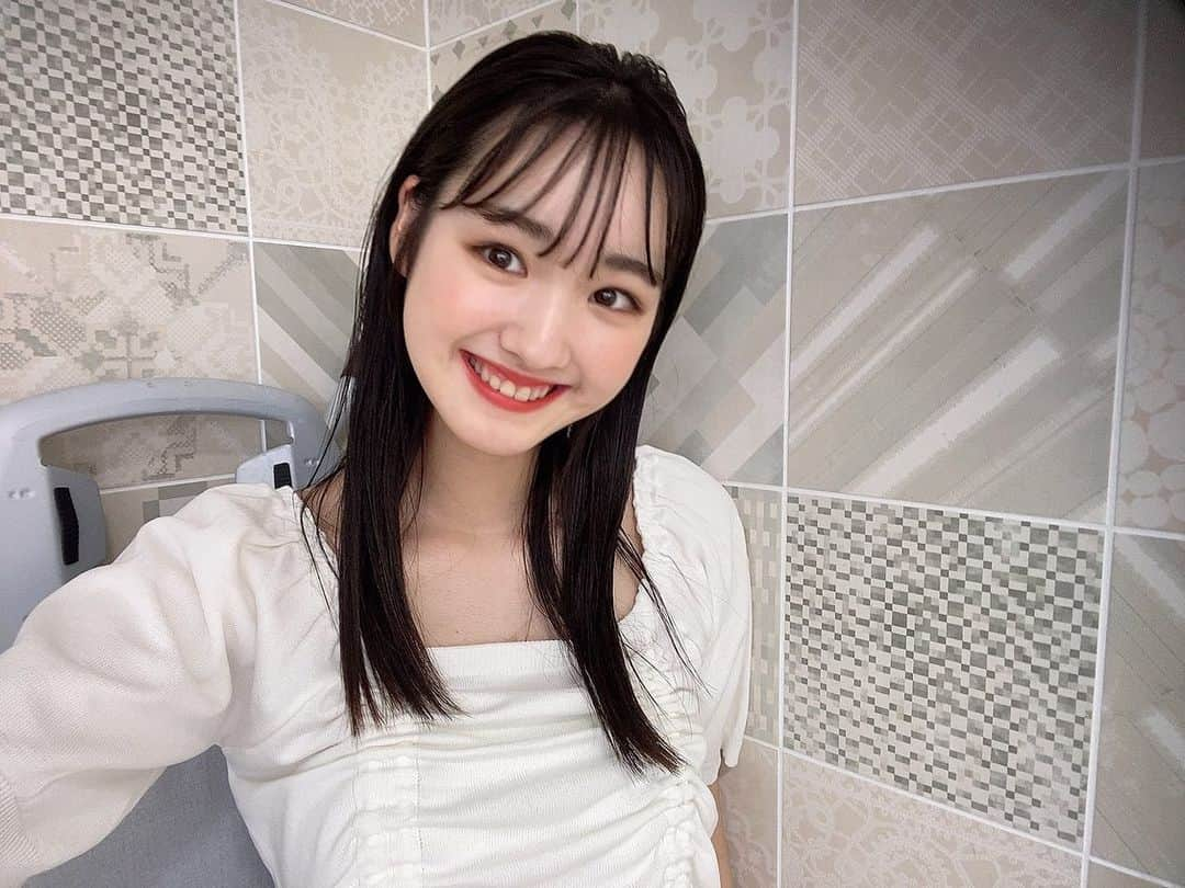 組橋星奈さんのインスタグラム写真 - (組橋星奈Instagram)「・ ・ ・ ニコラ8月号が発売されました〜！！ 表紙は可愛いメアリちゃんのピン表紙です🌼🌼 ・ 付録はピンクラテのミルクラテカラークリアポーチです✨ 流行りのメッシュで筆箱として私は使ってるよ〜！ 可愛いのでみんなにも使って欲しい！！！ ・ ・ 夏にピッタリ盛り沢山な企画いっぱいです！ 是非ゲットしてね🎶🎶 ・ ・ ・ ・  #組橋星  #ニコラ  #ニコラ8月号」7月1日 19時57分 - sena_kumihashi0716