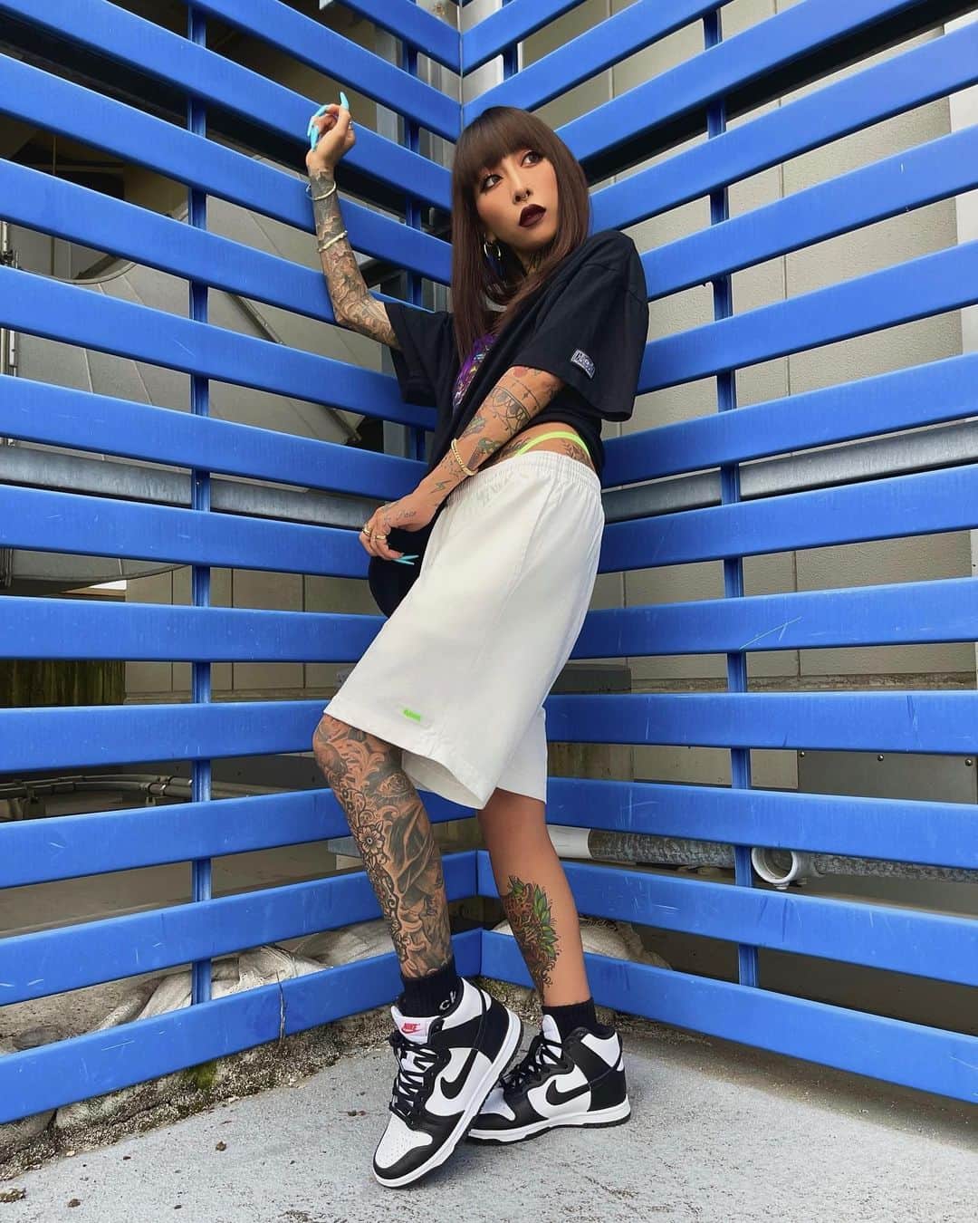 泉麻那さんのインスタグラム写真 - (泉麻那Instagram)「.  6月29日で32歳になりました🎂 沢山のLINE、DMありがと😻 今年の目標は生き残る事です😂 本厄めっちゃ食らってるけど私は生きるぞ！！！🕺🏿 最悪な事だらけだけどその分小さい事に幸せを超感じてる🥺✨ 私のそばにいてくれてる人みんなHAPPYになりますよーに🌈🍭 私を産んでくれたママもありがと🥰  ちなみにハーフパンツは @dawg_2021_ 💚💚 着用Sサイズ😈 ユニセックスだから男性も履けるよ✌🏾  #DAWG #dawg  #izumimana #izumana」7月1日 20時23分 - izumana19890629