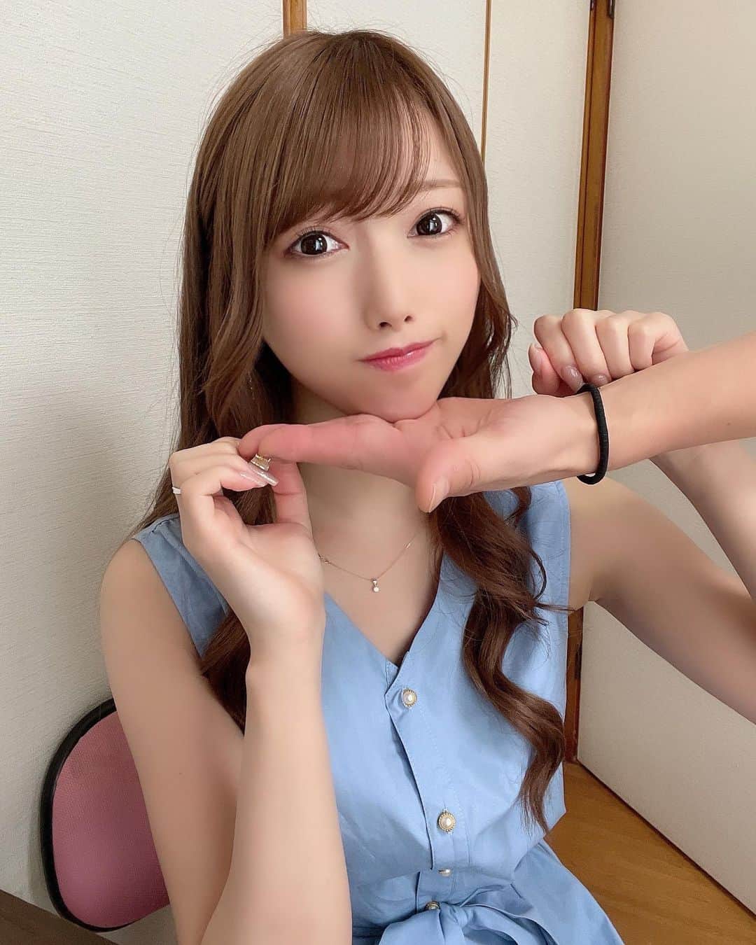 のインスタグラム：「ちょこん。  こんにちは7月、今月も頑張ろう🌻」