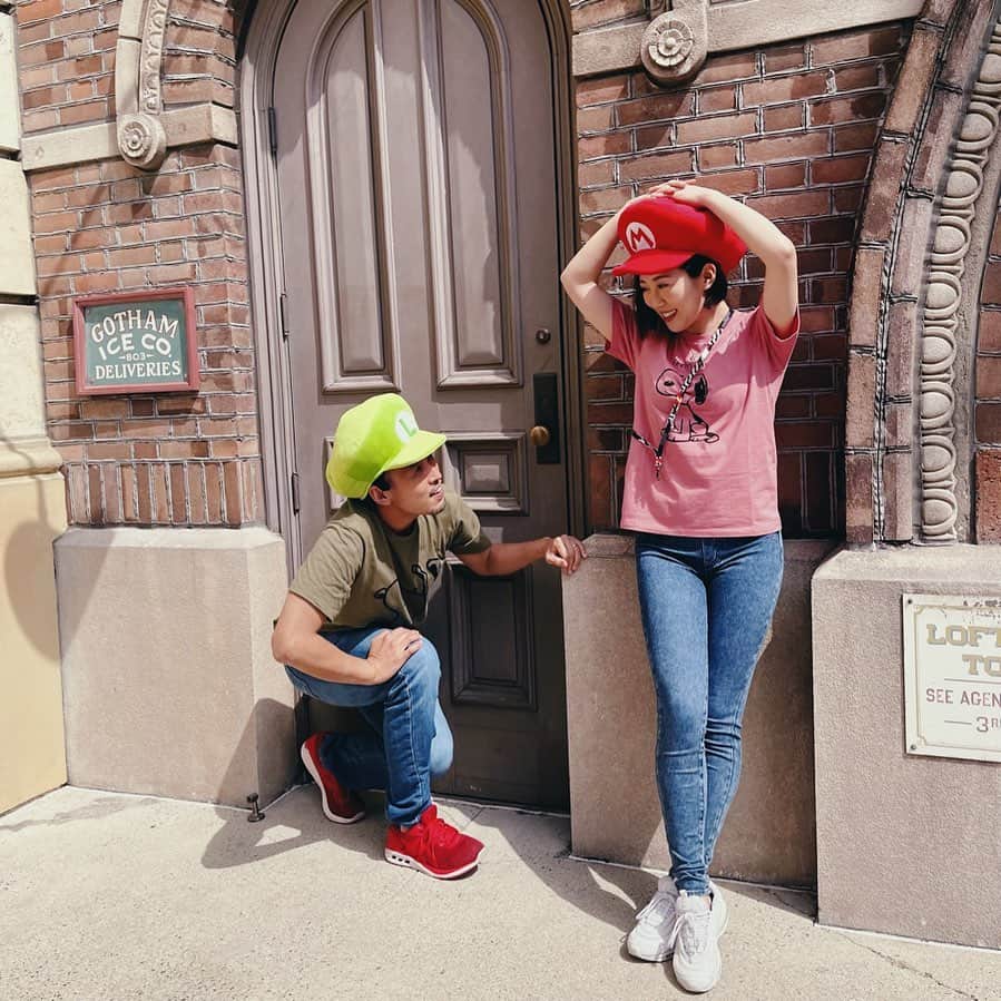 ありさ・あげまんクリエイターのインスタグラム：「🔴🟢  マリオとルイージ✌🏻  またUSJ行きたいな〜🎢🎠 YouTube【ありケル物語】にもUSJの動画をupしてるので、よかったら観てください🥰  #USJ #家族旅行 #大阪 #お祝い #入学祝い #カップルusj #カップルフォト #マリオ #マリオワールド #3児ママ #3児のシングルマザー #シングルマザー #ありケル物語」