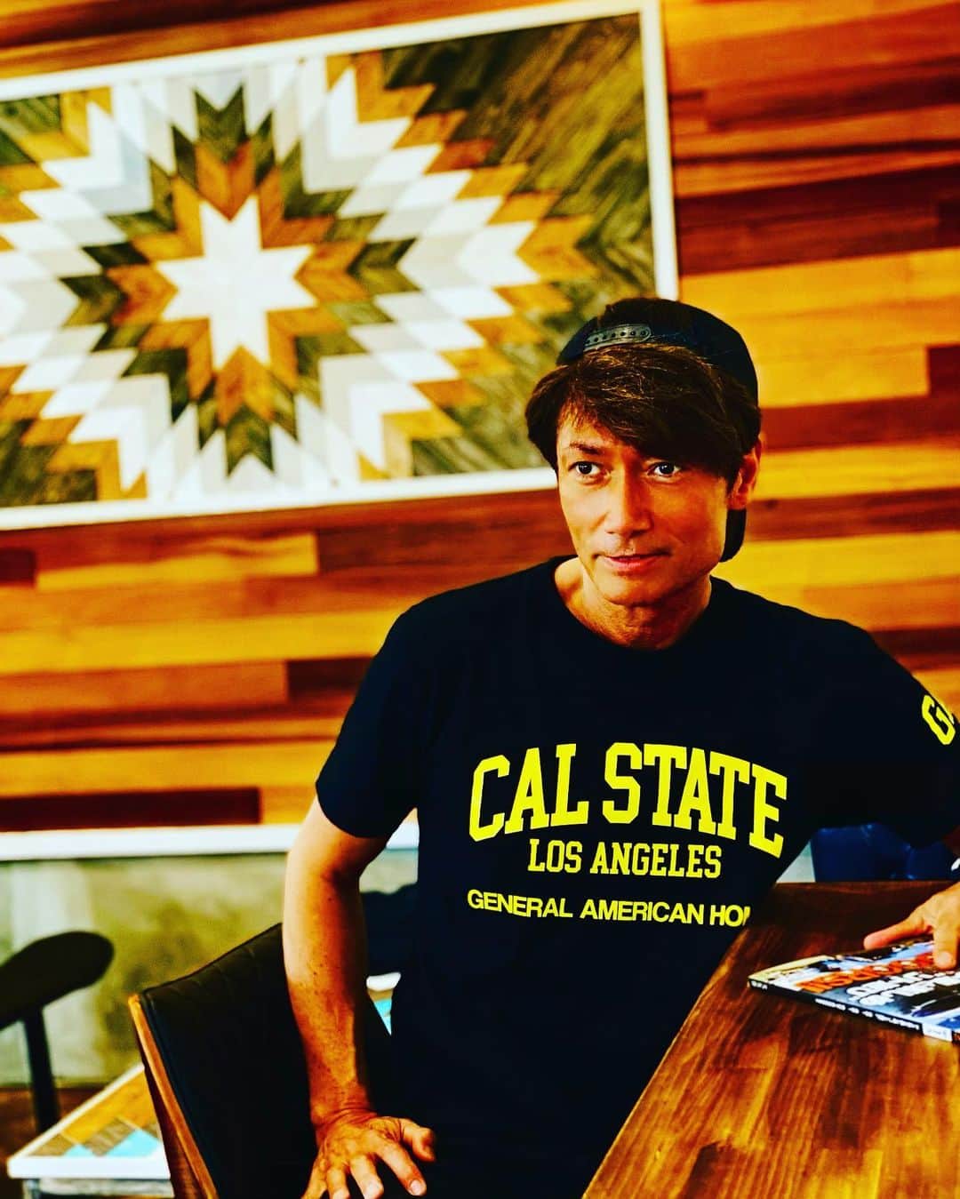 マイケル富岡のインスタグラム：「love garage♡ #garage #beach #surfing #cruise #actor #actorslife #shooting #サーフィン #サーファー #サーファーズハウス #ビーチハウス #ガレージ #マイケル富岡 #俳優 #タレント #撮影 #海 #ビーチ #generalamericanhome #usa #california #la #losangeles #malibu #surfershouse #beachhouse #love #calstate #秘密基地 #アメ車」