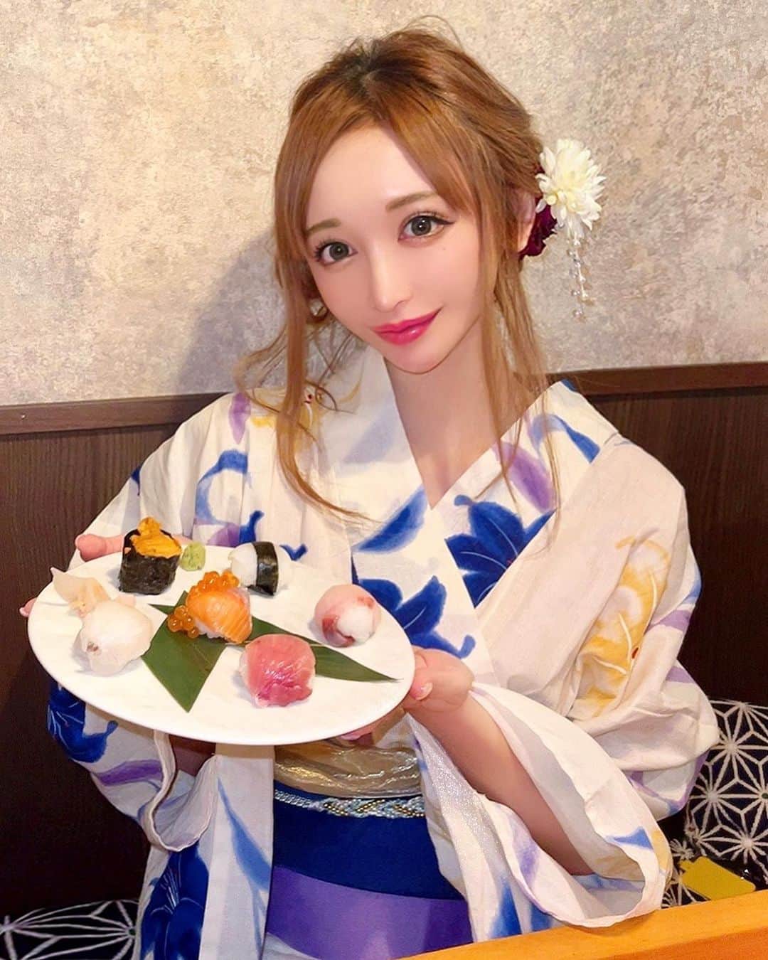 のインスタグラム：「#👘#🎎#🍣#🇯🇵#🍡 ✨✨ 🤲 てまりちゃん💕可愛きゅん💗  【 @ac_eyelash_raft 】にて上下 #マツエク 付けたてなので目力ぱっちり👁tnkss💕💕  【 @dress_sugar 】さんの#浴衣 を着て✨ #千葉方面 で撮影帰りに立ち寄ったお店 【 @anatani.aini.yukimasu】 〜#あなたに会いにゆきます。 さんにてパチリ📸✨  みんなでワイワイ🍽楽しすぎたよ🥰🎵 お料理もボリューミーで美味しくて ついつい食べすぎちゃいました 😋💗  特に#ミニ七輪 で自分で焼いて食べるお団子が #映え ♡#可愛い くて#美味しかった なぁ~🤤🍡 次行けた時は 今回時間の関係で食べそびれた #黒毛和牛 の#土鍋ご飯 を絶対食べる❗️🐃🥺😝✨  #お近くの方はぜひ 😘 #あなゆき #千葉和食 #千葉グルメ #千葉カフェ #千葉ランチ #千葉ディナー #咲グルメ💋」