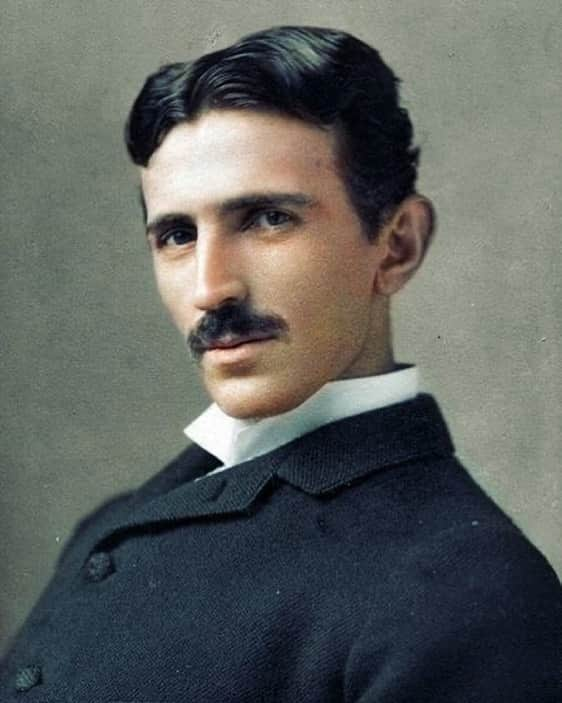 ミロスラヴァ・デュマのインスタグラム：「Electricity free for All? Just like air that we breathe?  Nikola Tesla's long held dream was to create a source of inexhaustible, clean energy that was free for everyone. He strongly opposed centralised coal fired power stations that spewed carbon dioxide into the air that humans breathed.  When Tesla died in 1943, he was bankrupt, alone and teetering on the verge of insanity.   But the way this man changed the world is like no one else. Tesla discovered and patented the rotating magnetic field, the basis of most alternating-current machinery. During his lifetime he obtained around 300 patents worldwide for his inventions.  So in simple words, anything from radio to TV to WiFi would have not been possible without the genius of Nikola Tesla.」