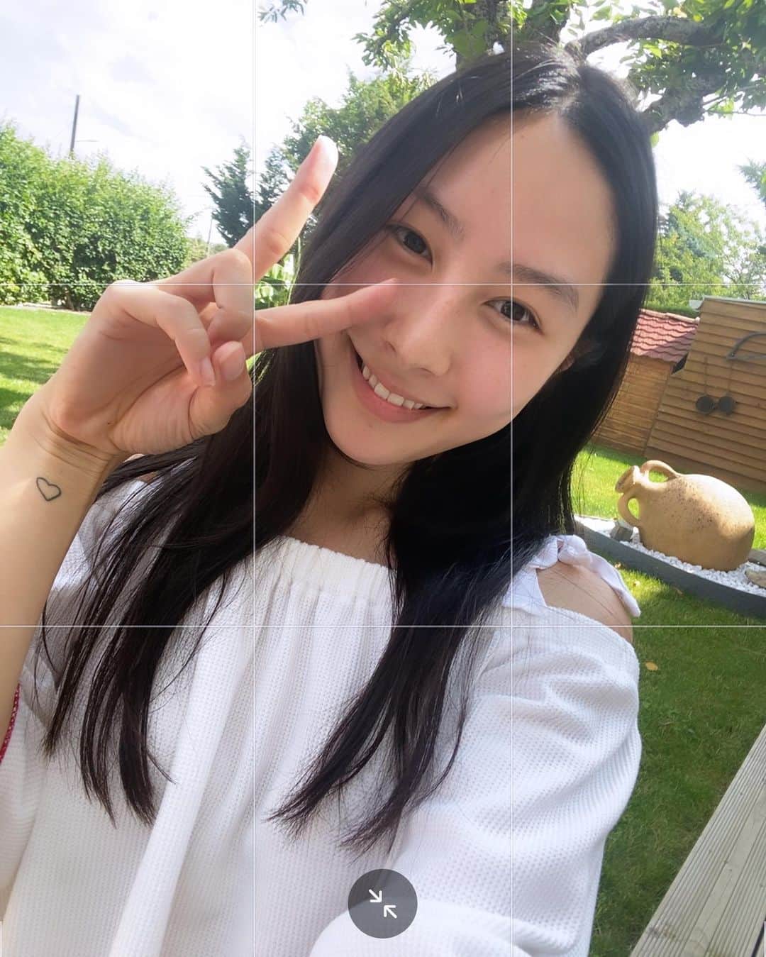里彩さんのインスタグラム写真 - (里彩Instagram)「🙂😄😁😆✌️🤍🤍🤍 スワイプすると笑顔レベルが上がります🐰  何枚目が好きですか？  #selfie #久しぶりの自撮り」7月1日 23時55分 - risa_gram611