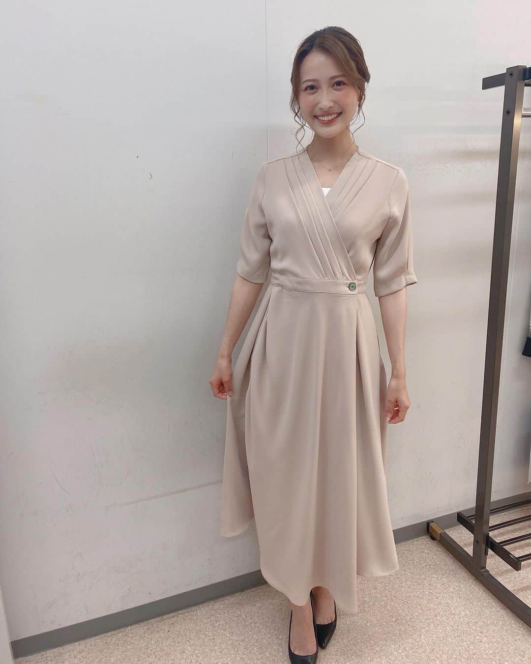 財津南美さんのインスタグラム写真 - (財津南美Instagram)「ㅤㅤㅤㅤㅤㅤㅤㅤㅤㅤㅤㅤㅤ 今日のシリタカ！衣装🌿ㅤㅤㅤㅤㅤㅤㅤㅤㅤㅤ きれいめワンピースは背筋が伸びます👗ㅤ ㅤㅤㅤㅤㅤㅤㅤㅤㅤㅤㅤㅤㅤ 襟のデザインがとっても可愛い♡♡ タグ付けしてます🏷」7月2日 0時12分 - zaitsu_minami