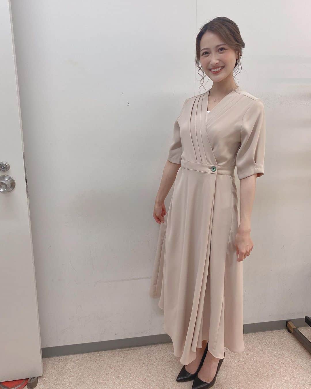 財津南美さんのインスタグラム写真 - (財津南美Instagram)「ㅤㅤㅤㅤㅤㅤㅤㅤㅤㅤㅤㅤㅤ 今日のシリタカ！衣装🌿ㅤㅤㅤㅤㅤㅤㅤㅤㅤㅤ きれいめワンピースは背筋が伸びます👗ㅤ ㅤㅤㅤㅤㅤㅤㅤㅤㅤㅤㅤㅤㅤ 襟のデザインがとっても可愛い♡♡ タグ付けしてます🏷」7月2日 0時12分 - zaitsu_minami