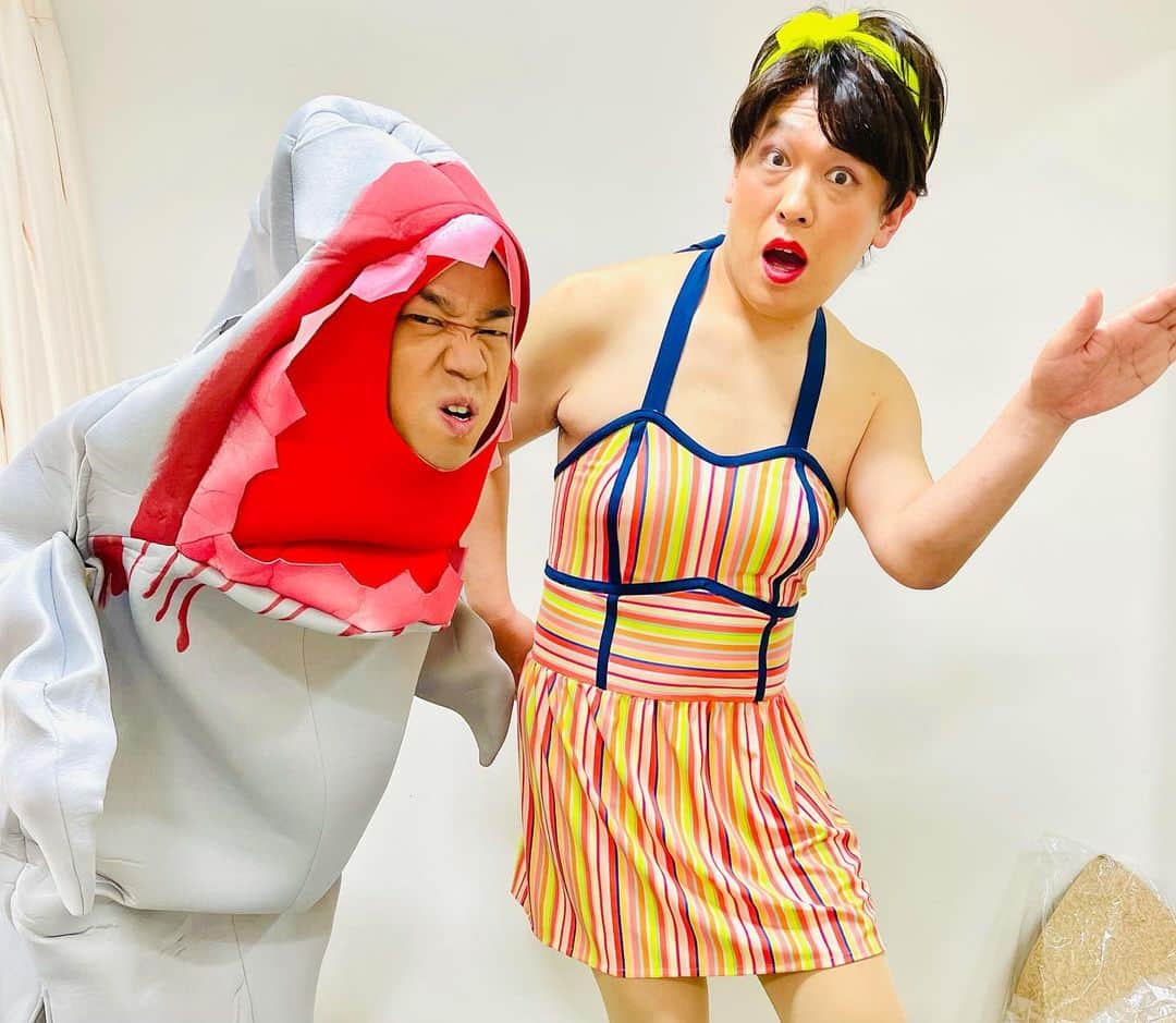 善し さんのインスタグラム写真 - (善し Instagram)「クセスゴ。  海には気をつけてね🦈  TVerでも見れるからね。  もうほぼ顔おかんやからね。  #クセスゴ #cowcow」7月2日 0時15分 - cowcow44