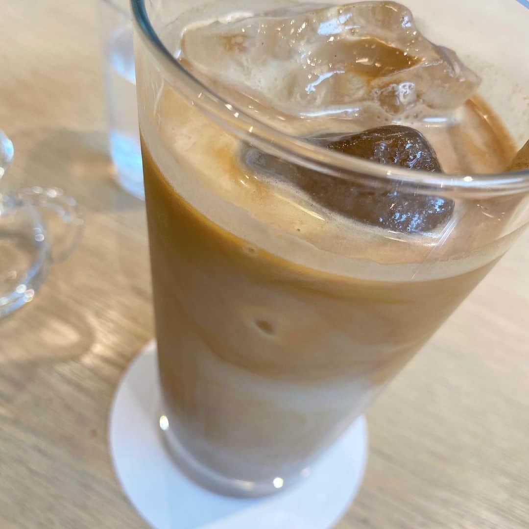 美香さんのインスタグラム写真 - (美香Instagram)「カフェ・オ・レってこんなに美味しいって知らなかった🙈💗 喜んでたらせつこが笑いながら連写していて 夜　写真が届きました笑 #アイスカフェオレ記念日」7月2日 12時44分 - mikaofficial99