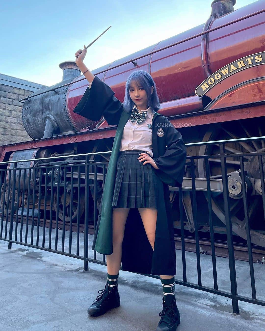 犬神洛洛子さんのインスタグラム写真 - (犬神洛洛子Instagram)「Platform 9 3/4 🚇 Hogwarts Express  #universalstudiosorlando #harrypotter #hogwarts #slytherin」7月2日 13時14分 - rakukoo