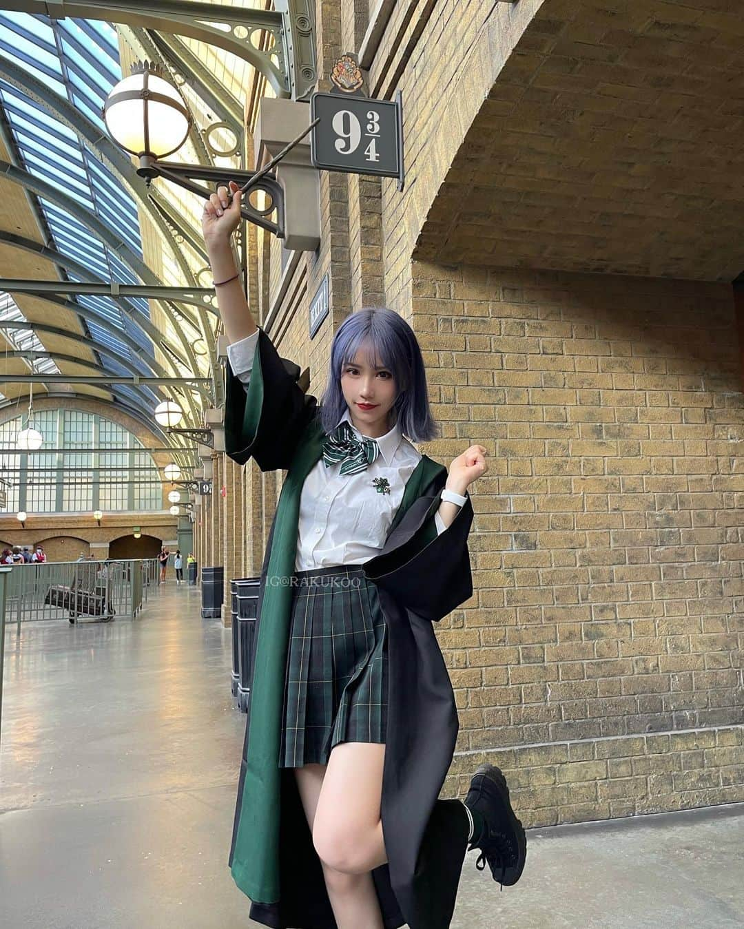 犬神洛洛子さんのインスタグラム写真 - (犬神洛洛子Instagram)「Platform 9 3/4 🚇 Hogwarts Express  #universalstudiosorlando #harrypotter #hogwarts #slytherin」7月2日 13時14分 - rakukoo