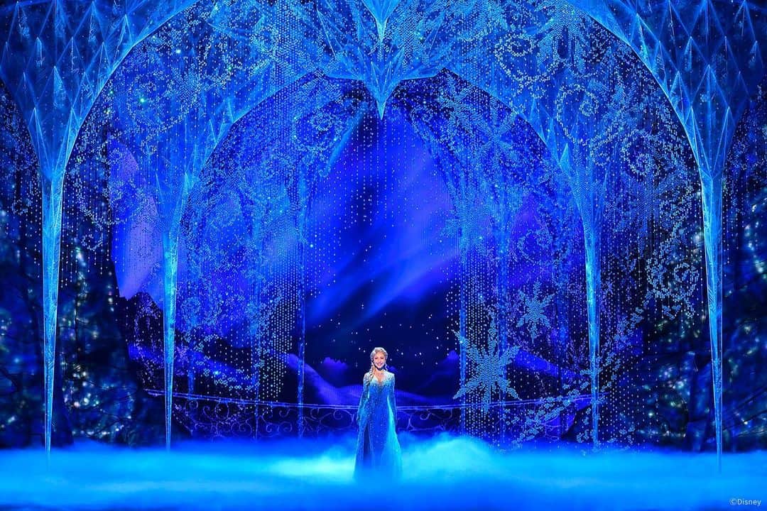 劇団四季さんのインスタグラム写真 - (劇団四季Instagram)「ついに開幕した、ディズニー最新ミュージカル『アナと雪の女王』東京公演。  年内公演は早くも完売！ 2022年1～6月公演のチケットは、今週末4日（日）午前10時一般発売開始。 早めのご予約が感動への近道です。  #劇団四季アナ雪 #アナと雪の女王 #アナ雪 #劇団四季 #ディズニー #ミュージカル #Frozen #disney #shikitheatrecompany」7月2日 13時16分 - gekidanshiki_official