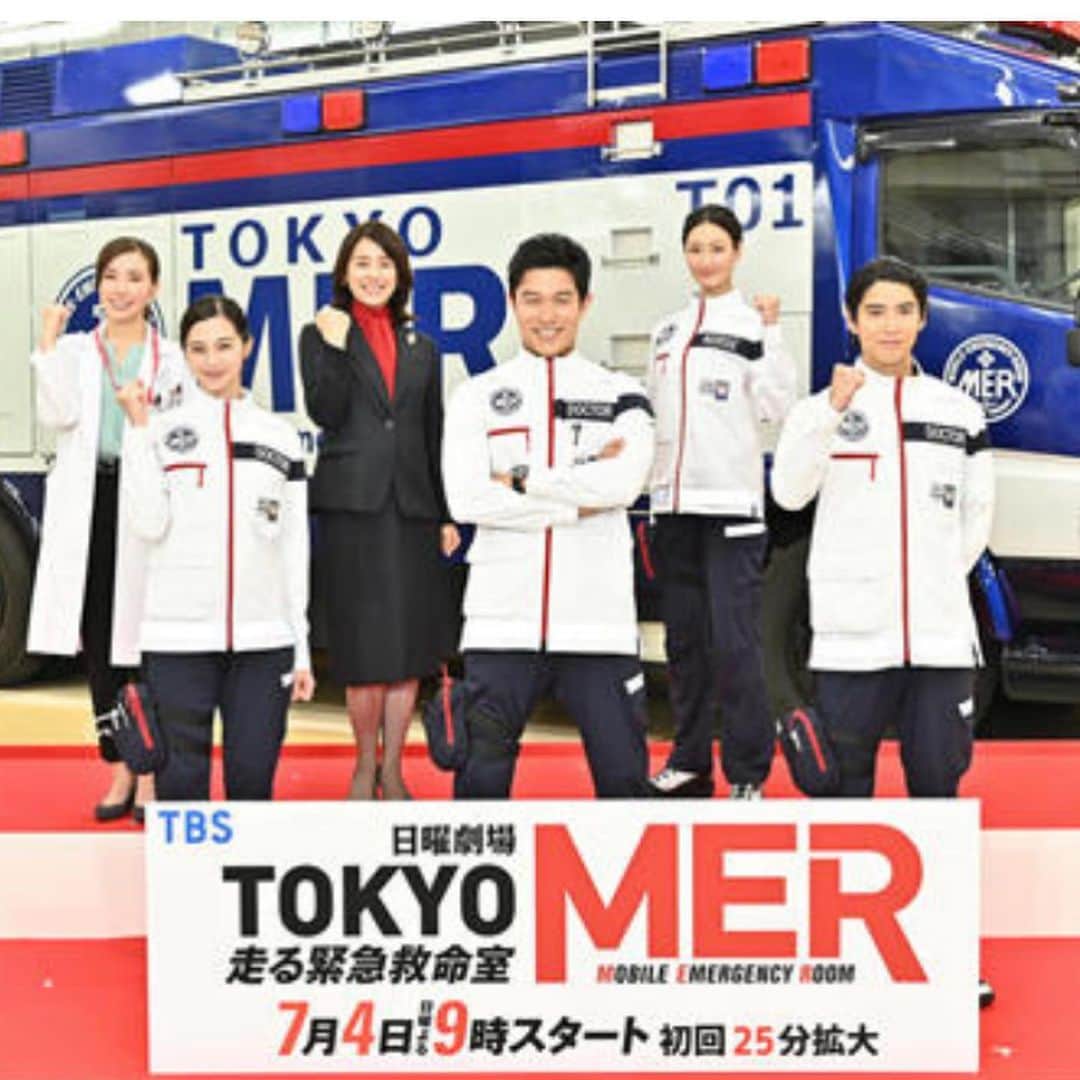 石田ゆり子さんのインスタグラム写真 - (石田ゆり子Instagram)「都知事なわたし。 赤塚梓といいます。 東京MER。 TOKYO Mobile emergency room の略です。 つまり 動く救命救急室。 MERのメンバーはみんな、 本当に大変な撮影を毎日 乗り切っています。 キラキラです。 眩しいです。 明後日、7/4から始まります。よろしくお願いいたします。 #tokyomer走る緊急救命室」7月2日 9時49分 - yuriyuri1003