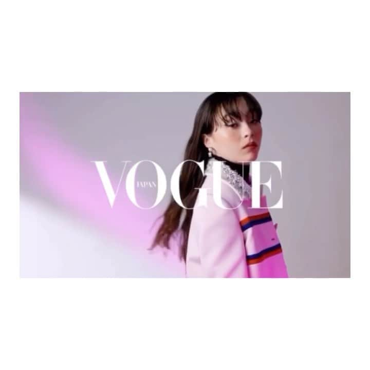 Kanako Higashiのインスタグラム：「VOGUE JAPAN  @sereeeenam  @mahotomono  @risachino_makeup  @eeeizysato  @higashi.kanako  @yu_soga @miumiu」