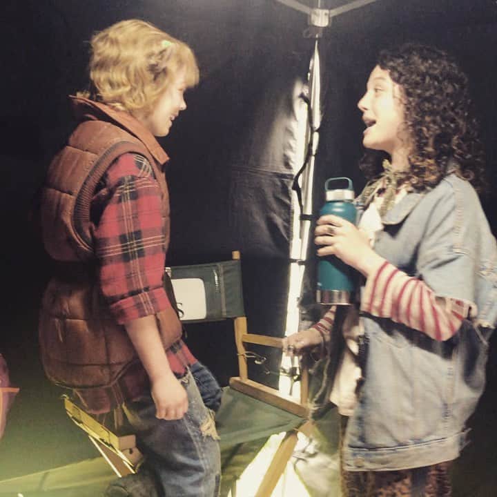 のインスタグラム：「Nothing a little laughter can’t cure 😂 we definitely know how to entertain ourselves… @christianconvery @sweettoothnetflix」