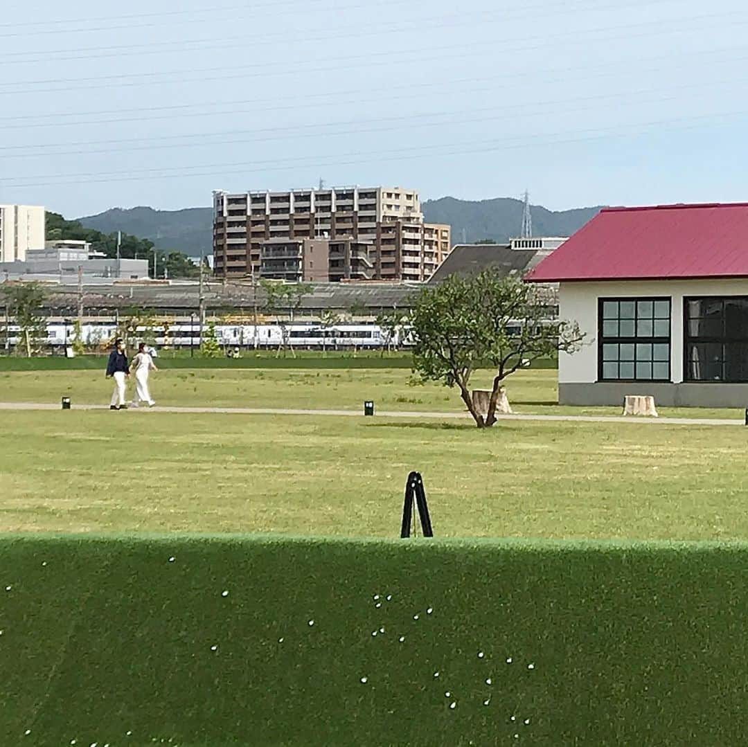 西田ひかるさんのインスタグラム写真 - (西田ひかるInstagram)「.  NHK「えぇトコ」 古墳めぐりの 写真をもう少し〜  最後の写真は お世話になりました 今城塚古代歴史館のお手洗いの案内！  #nhk #えぇトコ  #高槻市 #古墳の町 #ロケ  #古墳 #今城塚古墳 #はにわ #埴輪  #ハニワ工場公園 #古墳フード  #安満遺跡公園 #安満宮山古墳  #お手洗いマーク    #yukitorii #ユキトリイ   #笑い飯哲夫 さん #西田ひかる」7月2日 10時57分 - hikaru_nishida.official