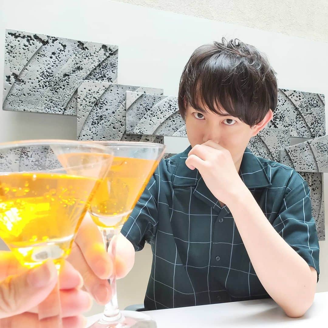 札幌テレビ「どさんこワイド朝」のインスタグラム：「きょうの #ナニ派リサーチ では、 道民はロマンチストが多いのか、 現実的な人が多いのかを調査しました。  きょうのスポーツ担当の佐藤アナは現実的だそうです。  #どさんこワイド朝 #佐藤宏樹  #君の瞳に乾杯 #なんてできない  #ロマンチスト #になれない  #恥ずかしくなっちゃう」