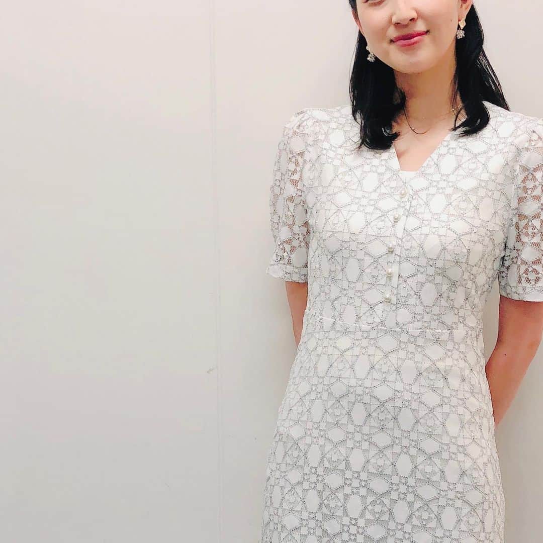 山崎萌絵さんのインスタグラム写真 - (山崎萌絵Instagram)「. 水曜日のシリタカの衣装👗  レースがゴージャスで可愛かったです💓  今日は番組の後舞踏会かな？と言われました🤣  #enblanc  #ワンピース　 #シリタカ #衣装」7月2日 11時46分 - moeyamasaki.kbc