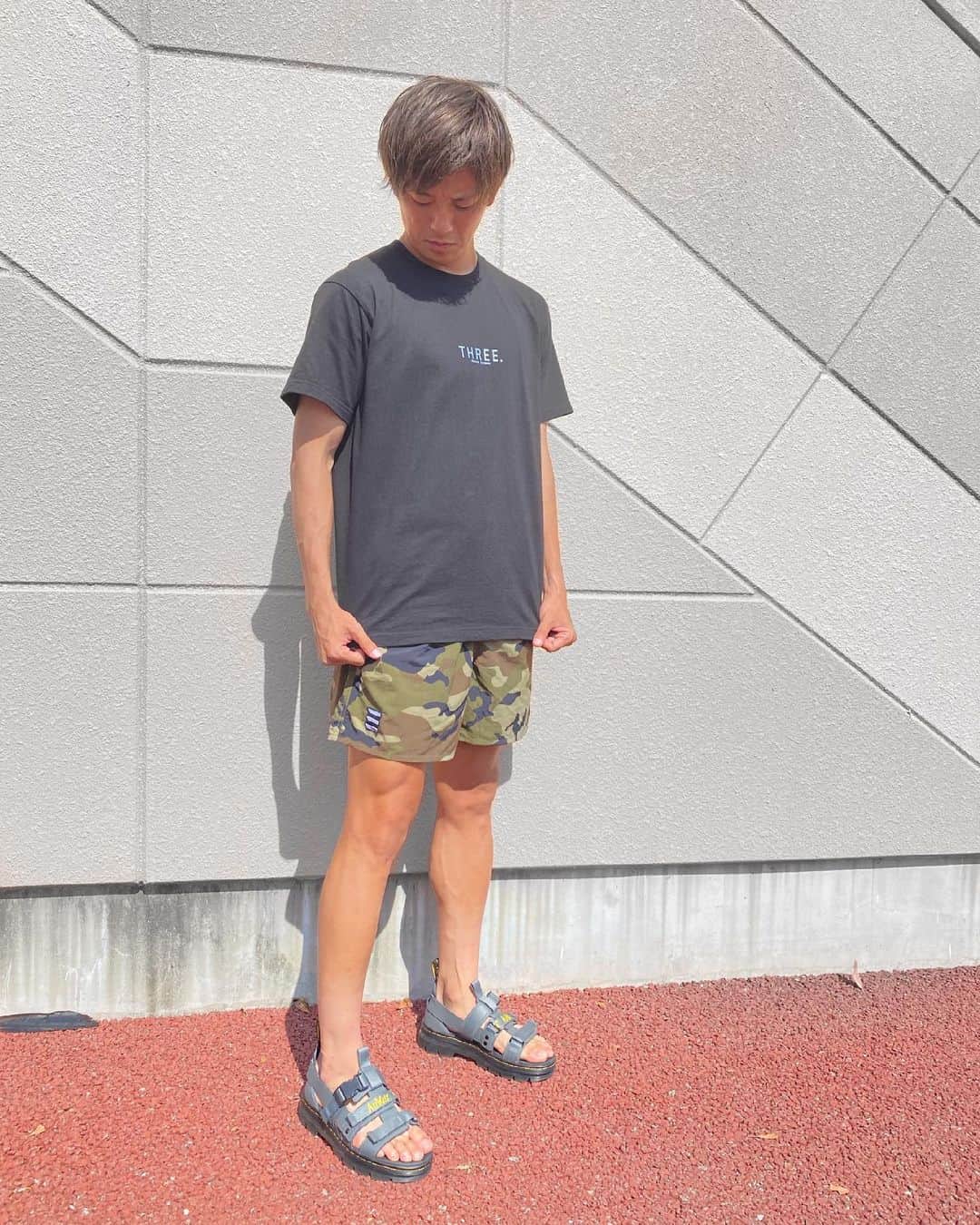 高井和馬のインスタグラム：「#THREE のTシャツとショーツ めちゃめちゃかっこいい！ これから暑くなるので大活躍しそうです！ いつもありがとうございます！  #メンズコーデ #オリジナルブランド #tシャツ #ショーツ」