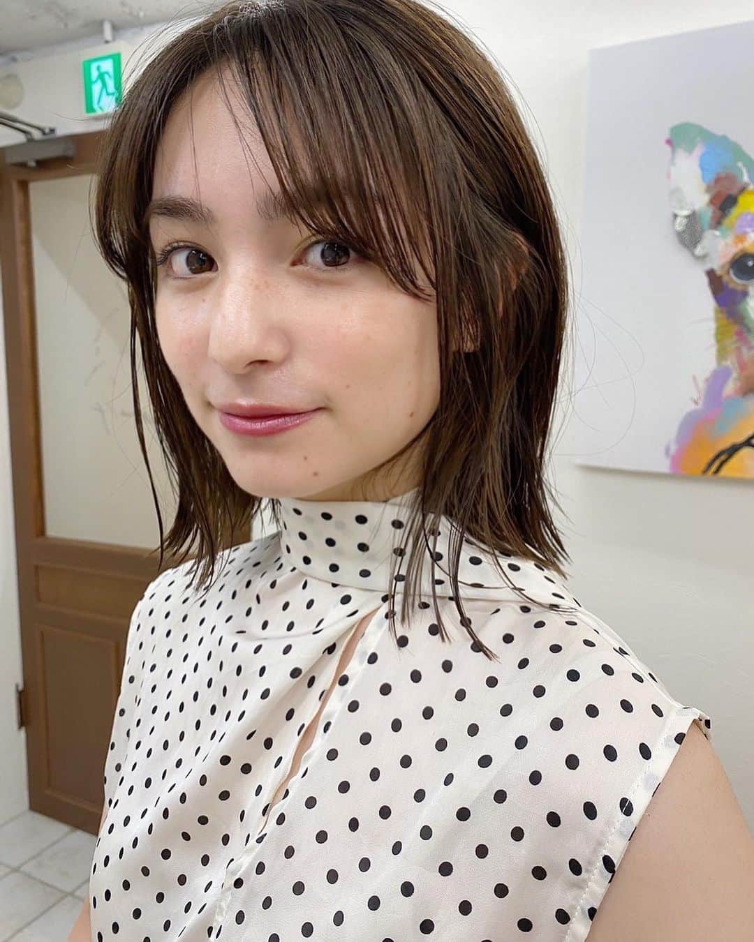 松原菜摘のインスタグラム：「ばっさり🙃♡ いつも想像を超えるスタイルにしてくれる‼︎ いつもありがとうございます☺︎ ヘア美容液使うのたのしみ🥰」