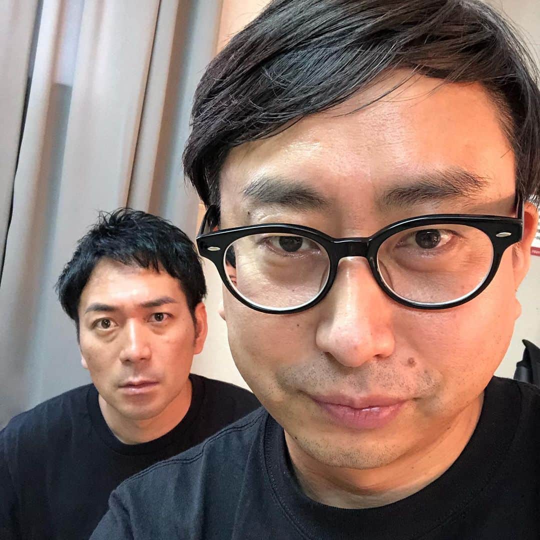 おいでやす小田のインスタグラム：「スーパーマラドーナの武智さん〜  一番お世話になった先輩。  悪い人じゃないです！そんなに悪い人じゃないです！」