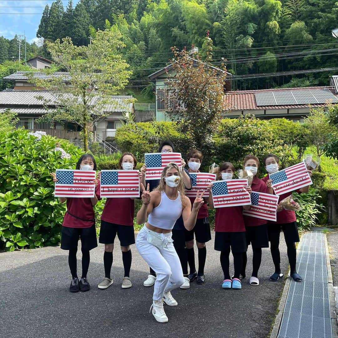 ヘレン・マロウリスさんのインスタグラム写真 - (ヘレン・マロウリスInstagram)「A big thank you and farewell to the nicest hosts ever 🤗🤗 thank you for making our training preparations, accommodations, and stay so lovely in Nakatsugawa these last few weeks❤️ acclimation camp done, now headed back into Tokyo!!! #olympics #tokyo2020 #nakatsugawa #japan #teamusa #wrestling #trainingcamp #final preparations」7月31日 9時08分 - helen_maroulis