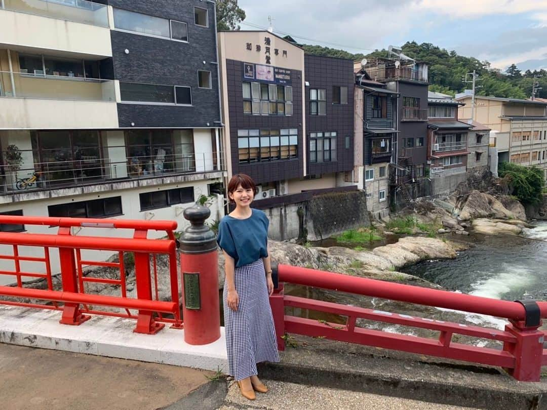 矢端名結さんのインスタグラム写真 - (矢端名結Instagram)「初めての修善寺。 逃げ恥の胸ムズシーンを生んだ修善寺😚 やはりコロナの影響で観光客が激減しているそうです。 落ち着いたらとても落ち着くところなので是非県外から遊びに来てください😊  仕事だったけど、観光した気分で楽しかったなー！ またプライベートで来ます♨️  #修善寺　#静岡　#伊豆 #逃げ恥　#縁結びの橋 #伊豆箱根鉄道」7月31日 12時47分 - miyu_yabata