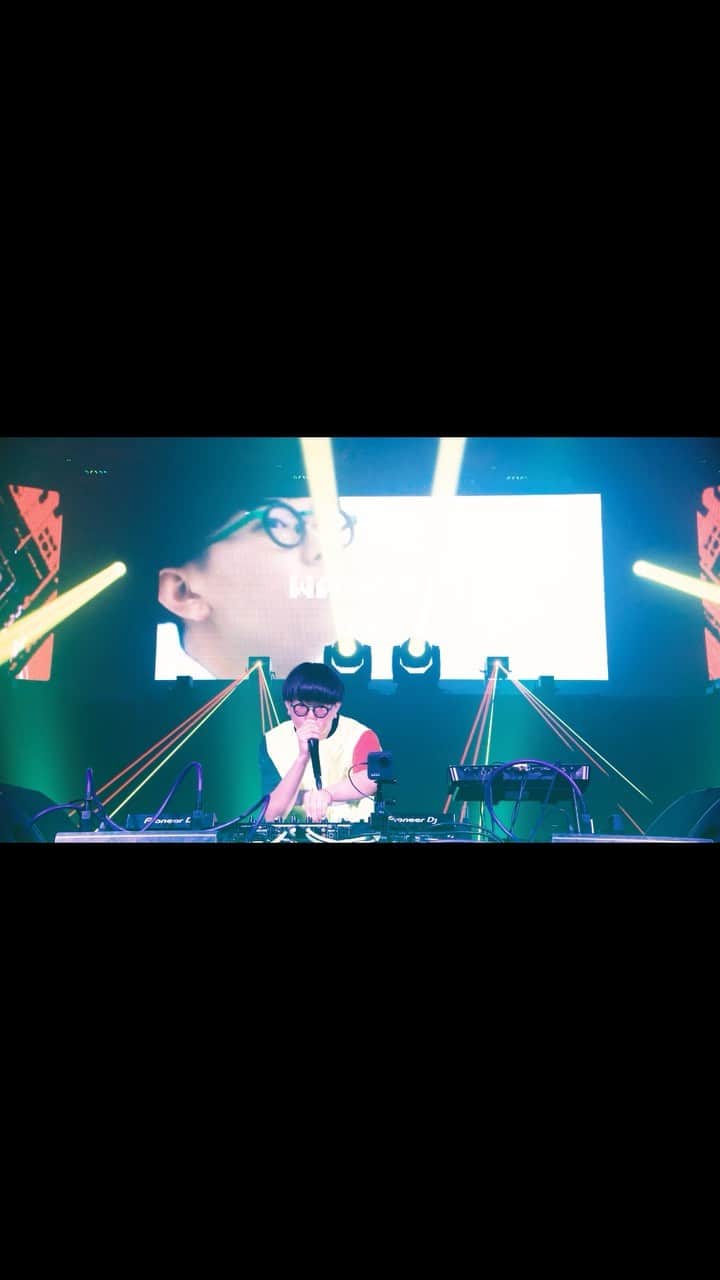 のインスタグラム：「.  『SO-SO THE LOOP ALIEN』  DID YOU GET A TICKET?????  📺2021.8.2 MON 21:00- (Archive -8.4 23:59) 🎫 https://tongpoo.zaiko.io/e/Tongpoo-videos-vol3」