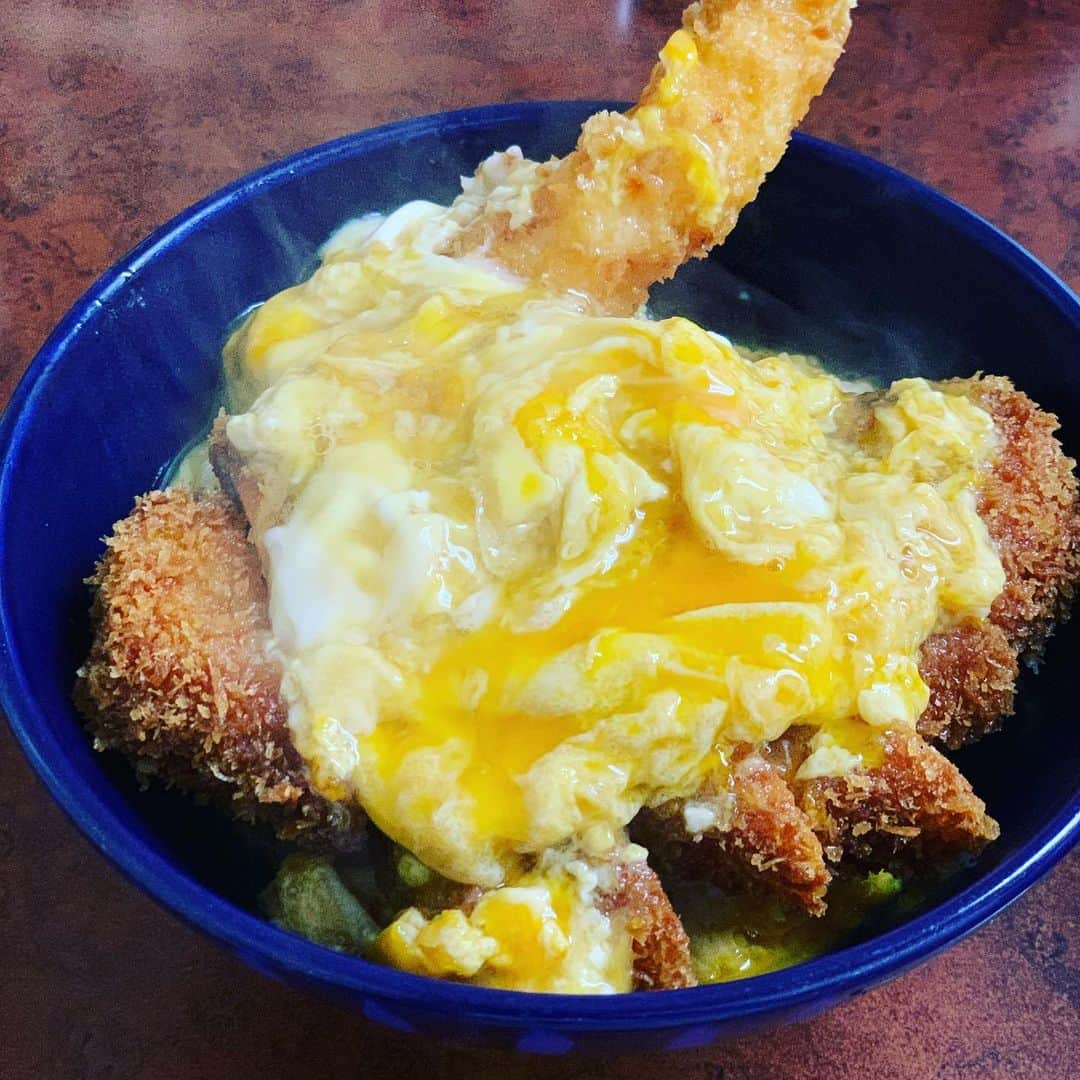 金村義明さんのインスタグラム写真 - (金村義明Instagram)「久しぶりの赤心へ！ 初カツ丼、定番豚汁！お母さんからの海老フライ！ 超劇美味い😋😋😋 予約してた、整体へ！ 中々やるなー！ ナイストレーナー スッキリシャキッとしました！ 有難う、感謝！」7月31日 14時19分 - yoshiaki_kanemura