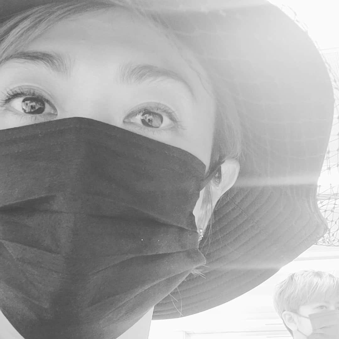 山田優さんのインスタグラム写真 - (山田優Instagram)「後ろの方と 運転免許証の更新へ。  恒例となりました。 一緒に更新。 （誕生日近くて良かったw）  #次回からは一緒に更新できなくなった #悲しい #１人で行けるかな？ #(笑)  #弟 #マイペース過ぎる」7月31日 15時05分 - yu_yamada_