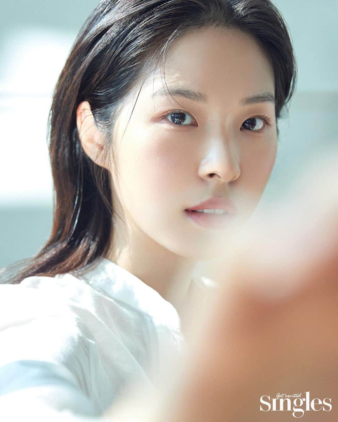 ソ・ウンスのインスタグラム：「@singlesmagazine 8월호🦋」