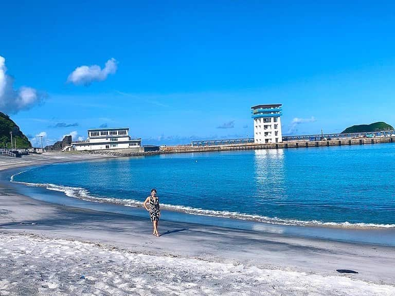 神谷麻美さんのインスタグラム写真 - (神谷麻美Instagram)「#プライベートビーチ みたい🏖💕✨  #海  #beach 🏝🐬💕✨  𓇼𓆡𓆉 ⋆.*･ﾟ𓆉𓆡𓇼𓆡𓆉　.ﾟ･*.  #溶けそう ❤✨」7月27日 18時39分 - asamice428